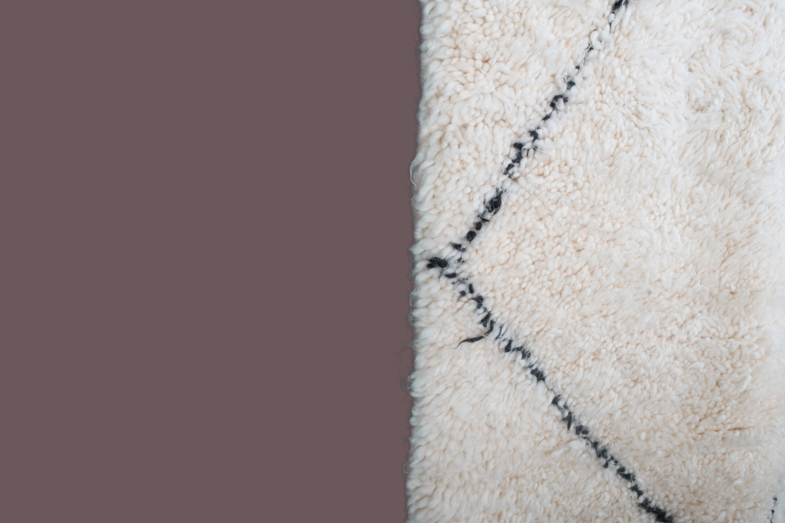 a white rug with a black and white design. BNO-065_W-40_BK_259-159 (4)