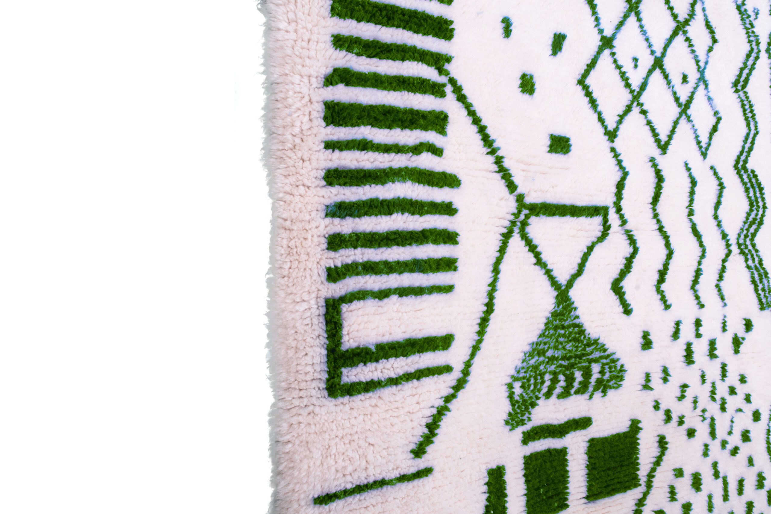 a green and white rug with a pattern. VINA073 W-40_GR-10 (3)