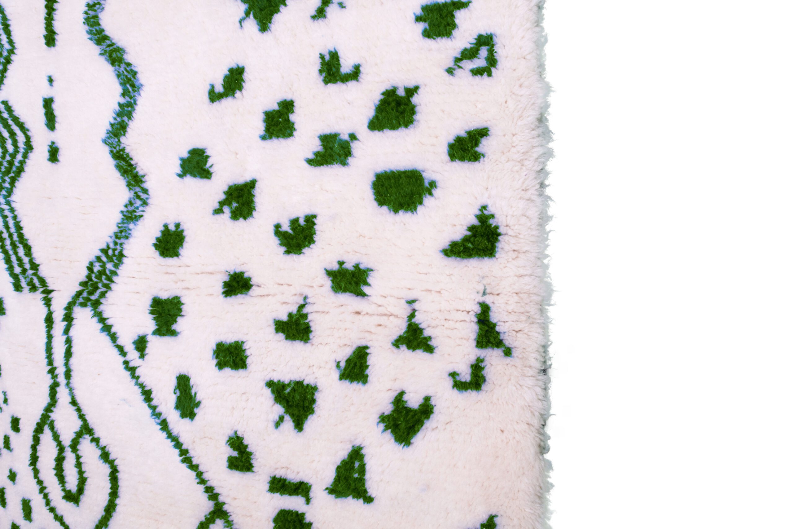 a white and green rug with a pattern. VINA073 W-40_GR-10 (4)