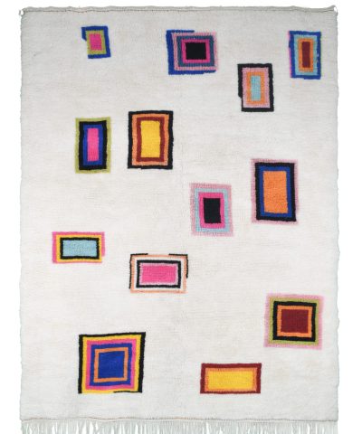 a rug with squares and squares on it. VIN0117_W-40_BL-05_BL-09_PN-92_PN-35_BK-39_GR-14_YL-15_OR-24_RD-17 (1.1)