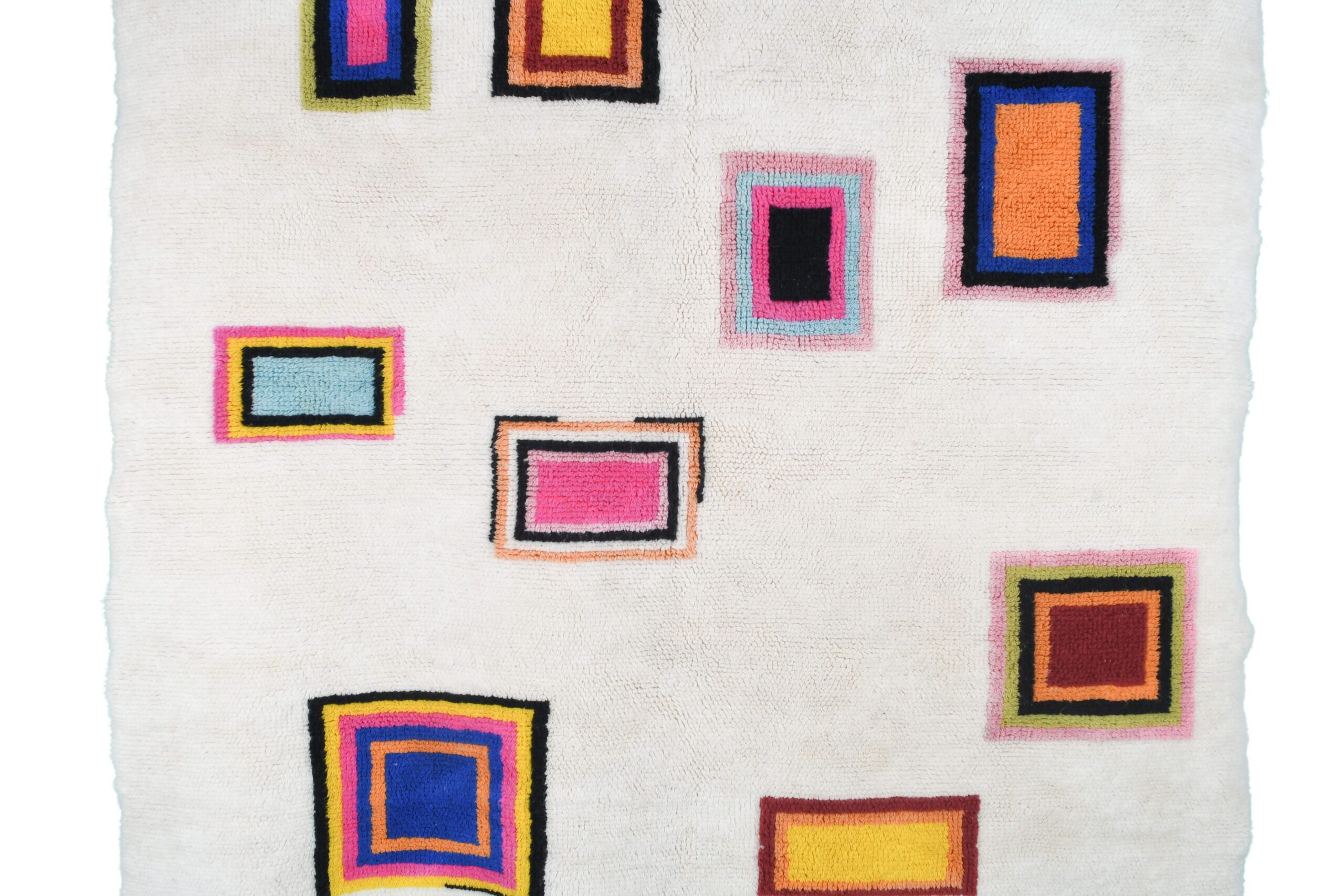 a rug with squares and squares on it. VIN0117_W-40_BL-05_BL-09_PN-92_PN-35_BK-39_GR-14_YL-15_OR-24_RD-17 (2)