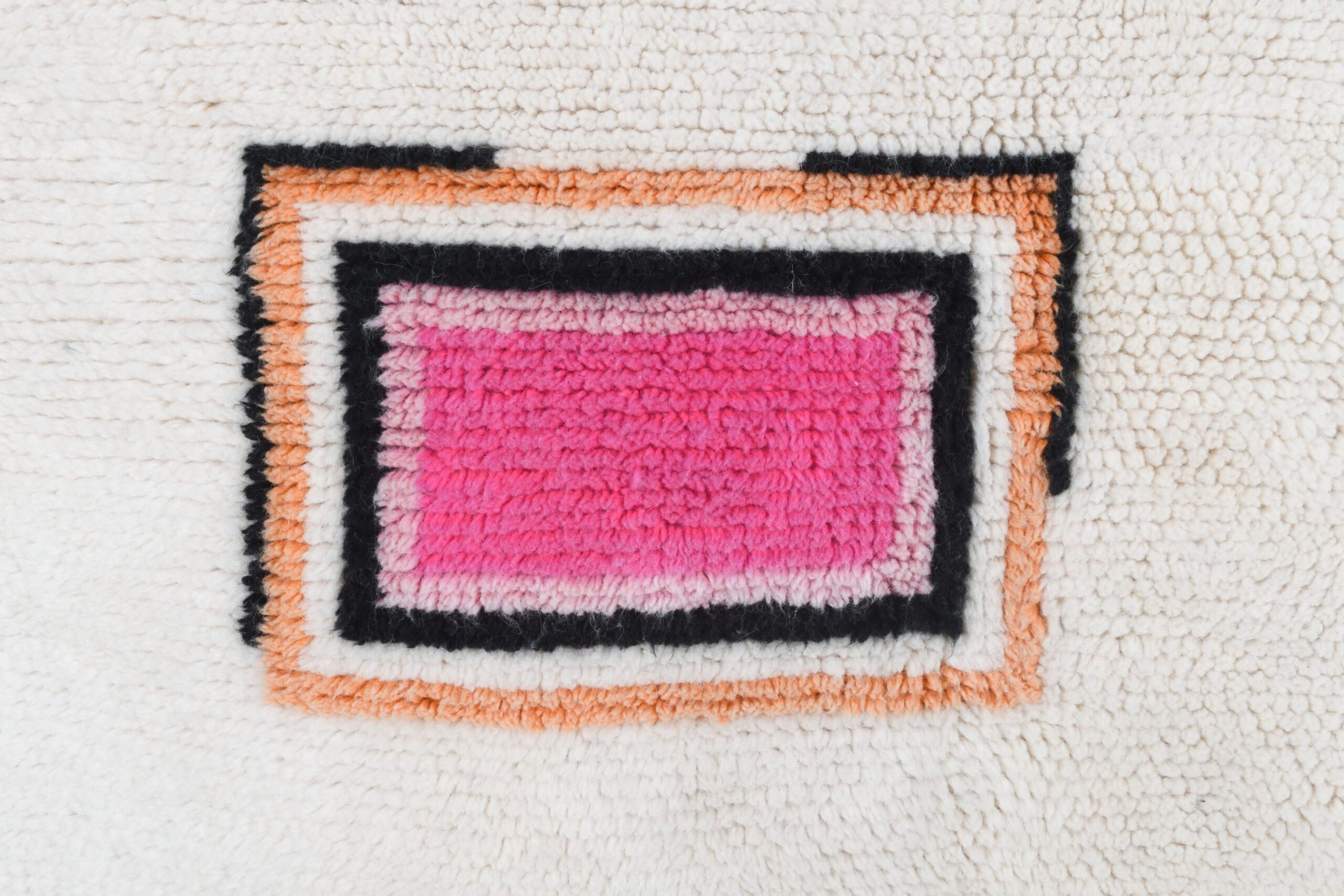 a pink and black square on a white background. VIN0117_W-40_BL-05_BL-09_PN-92_PN-35_BK-39_GR-14_YL-15_OR-24_RD-17 (5)