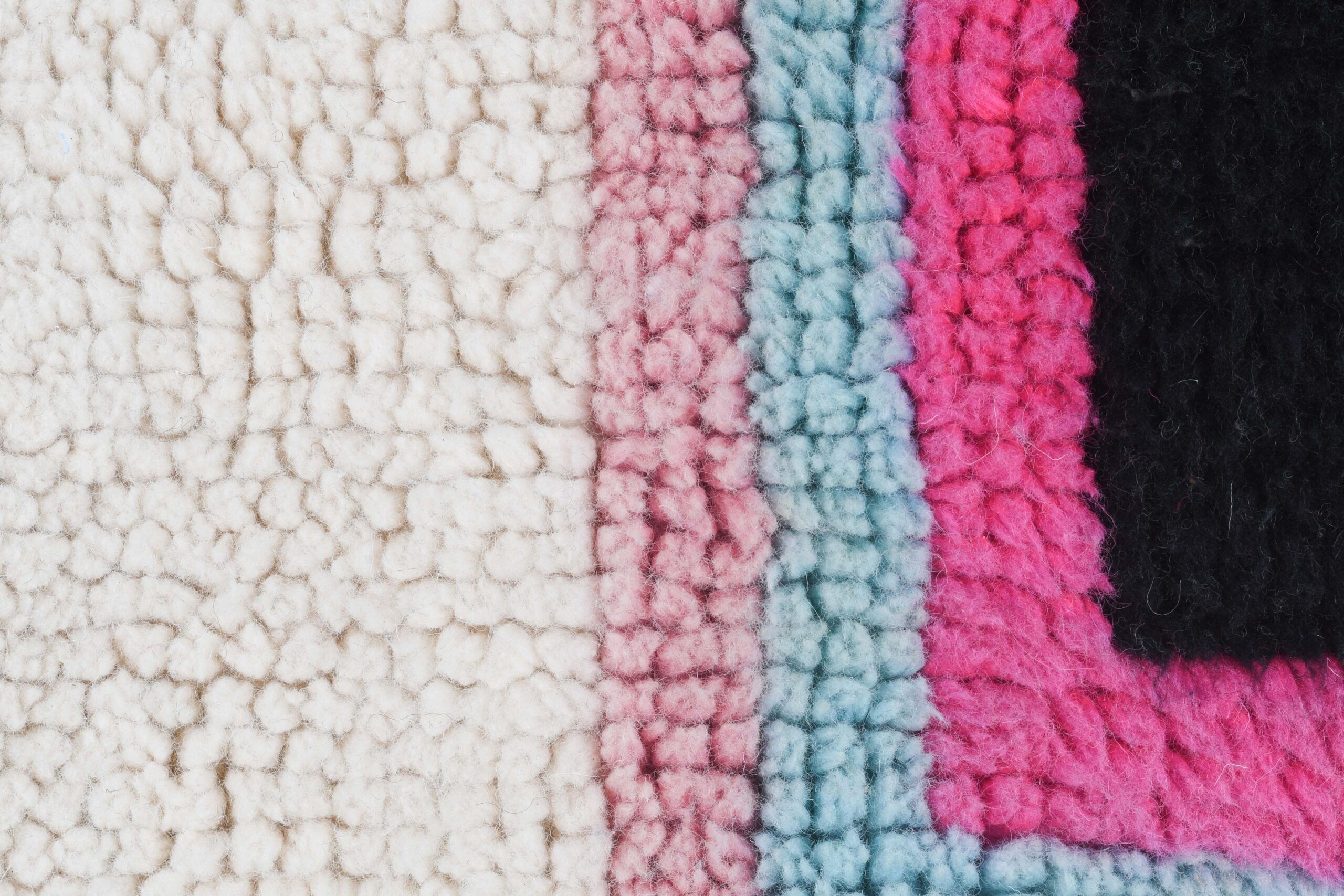 a close up of a rug with different colors. VIN0117_W-40_BL-05_BL-09_PN-92_PN-35_BK-39_GR-14_YL-15_OR-24_RD-17 (7)