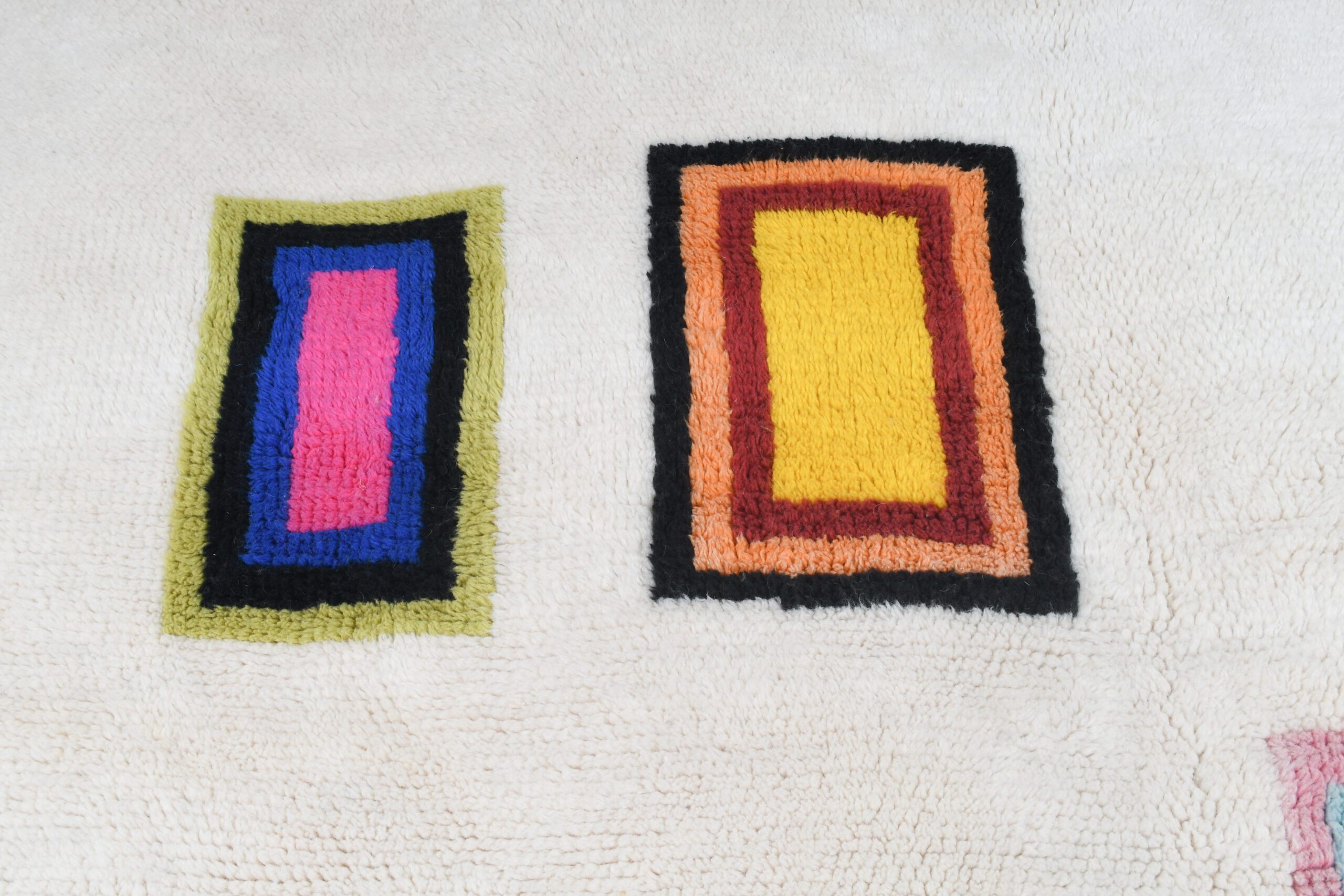 three colorful rugs on a white floor. VIN0117_W-40_BL-05_BL-09_PN-92_PN-35_BK-39_GR-14_YL-15_OR-24_RD-17 (8)