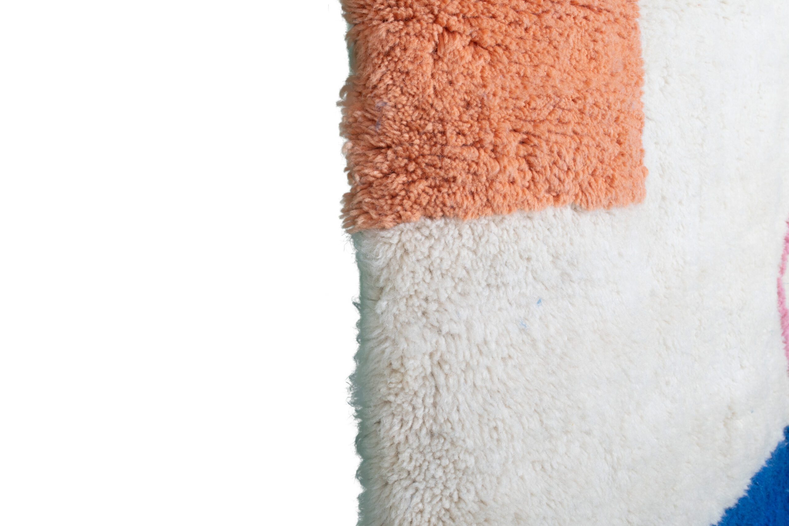 a white and blue rug with a pink and blue pattern. VIN071_W-40_OR-26_BL-03_PN-92 (3)