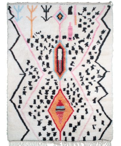 a white rug with a colorful design. VINA064-W-40_BK-39_BL-09_RD-18 (1.1)