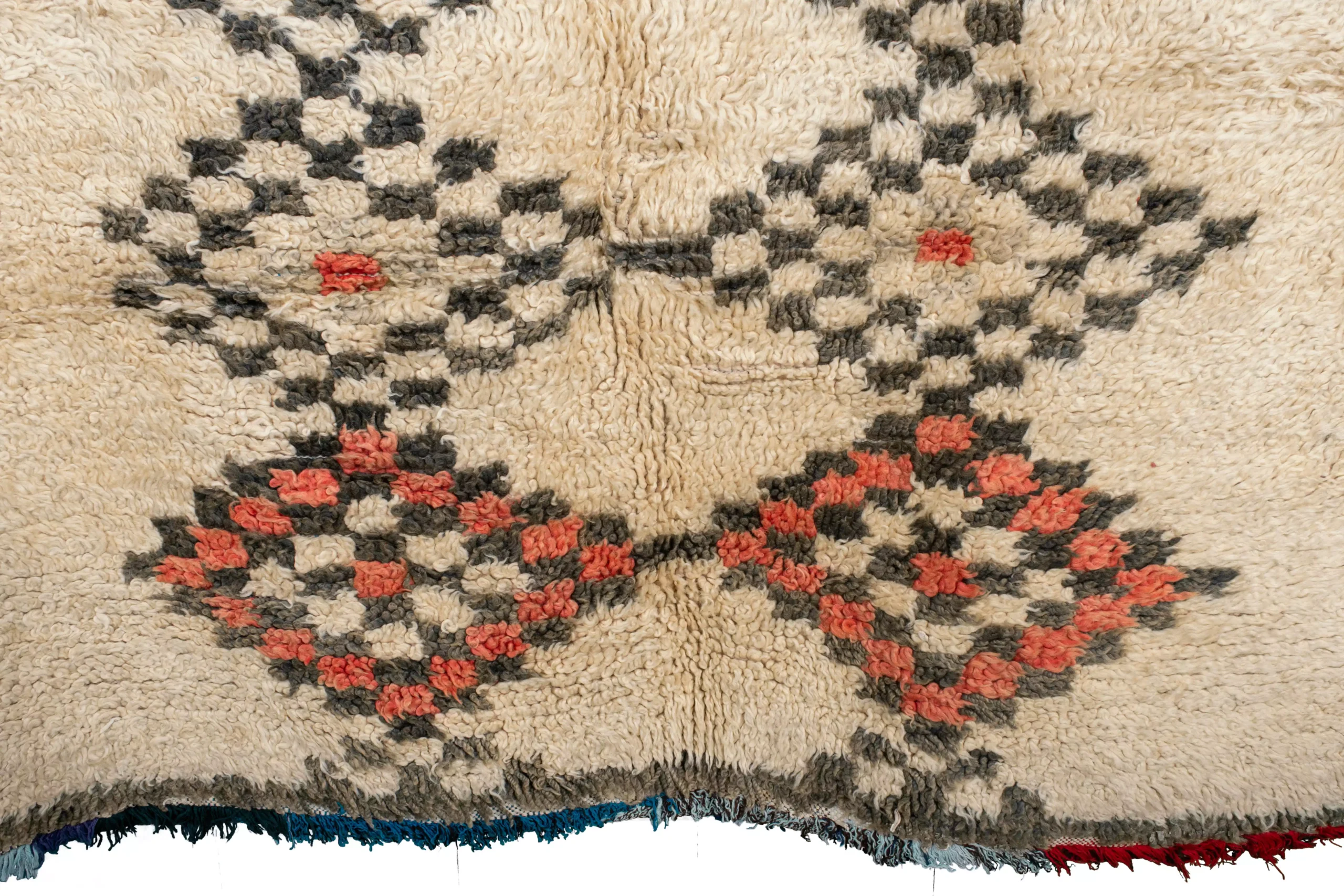 a rug with a floral design on it. AZL-007_W-40_275-164 (7)