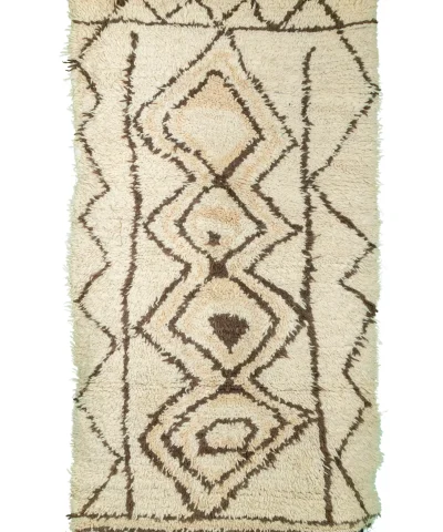 a rug with a brown and white design. AZL-009_W-40_164-094 (1)