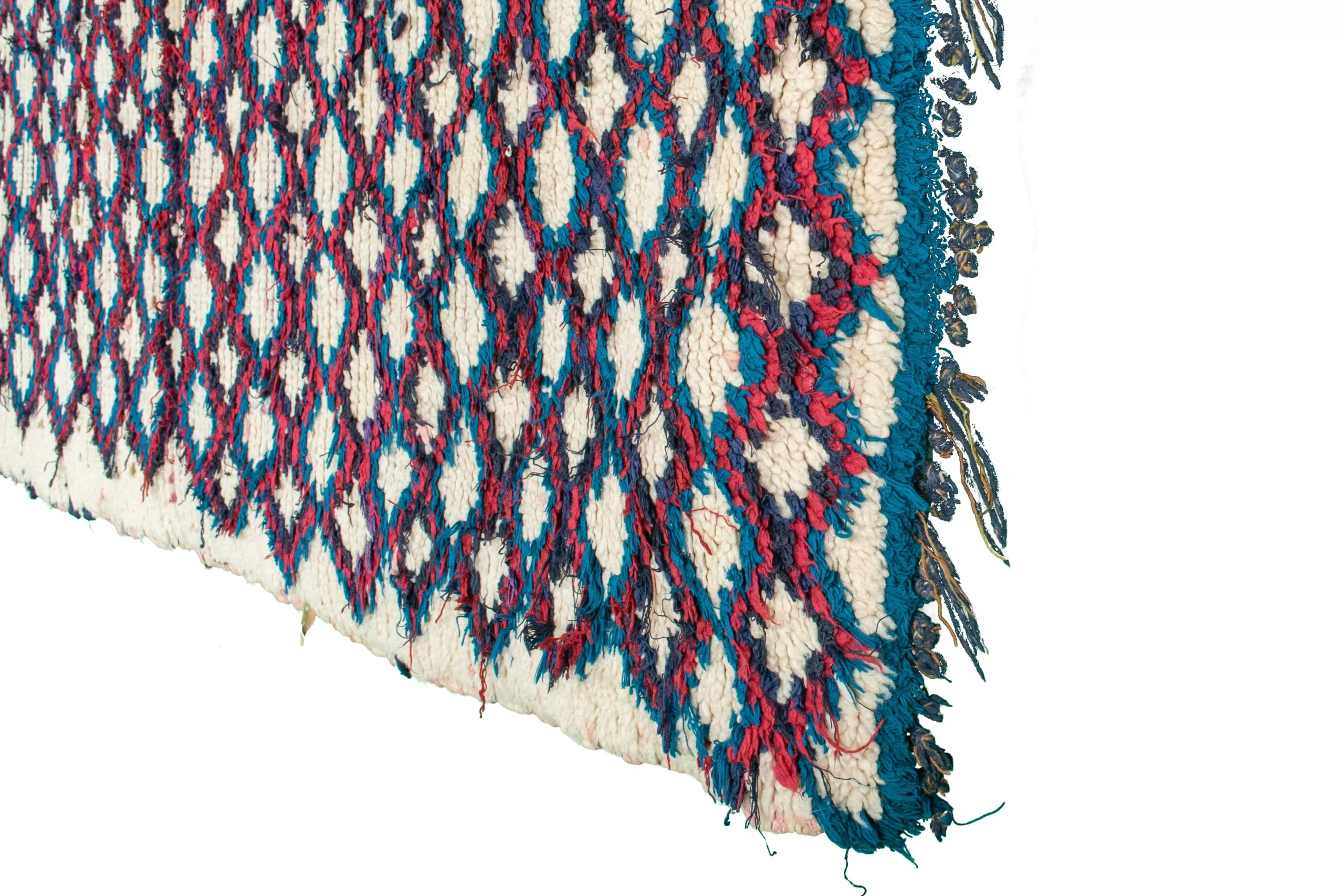 a rug with a red, white and blue pattern. AZL-014_W-40_176-080 (4)