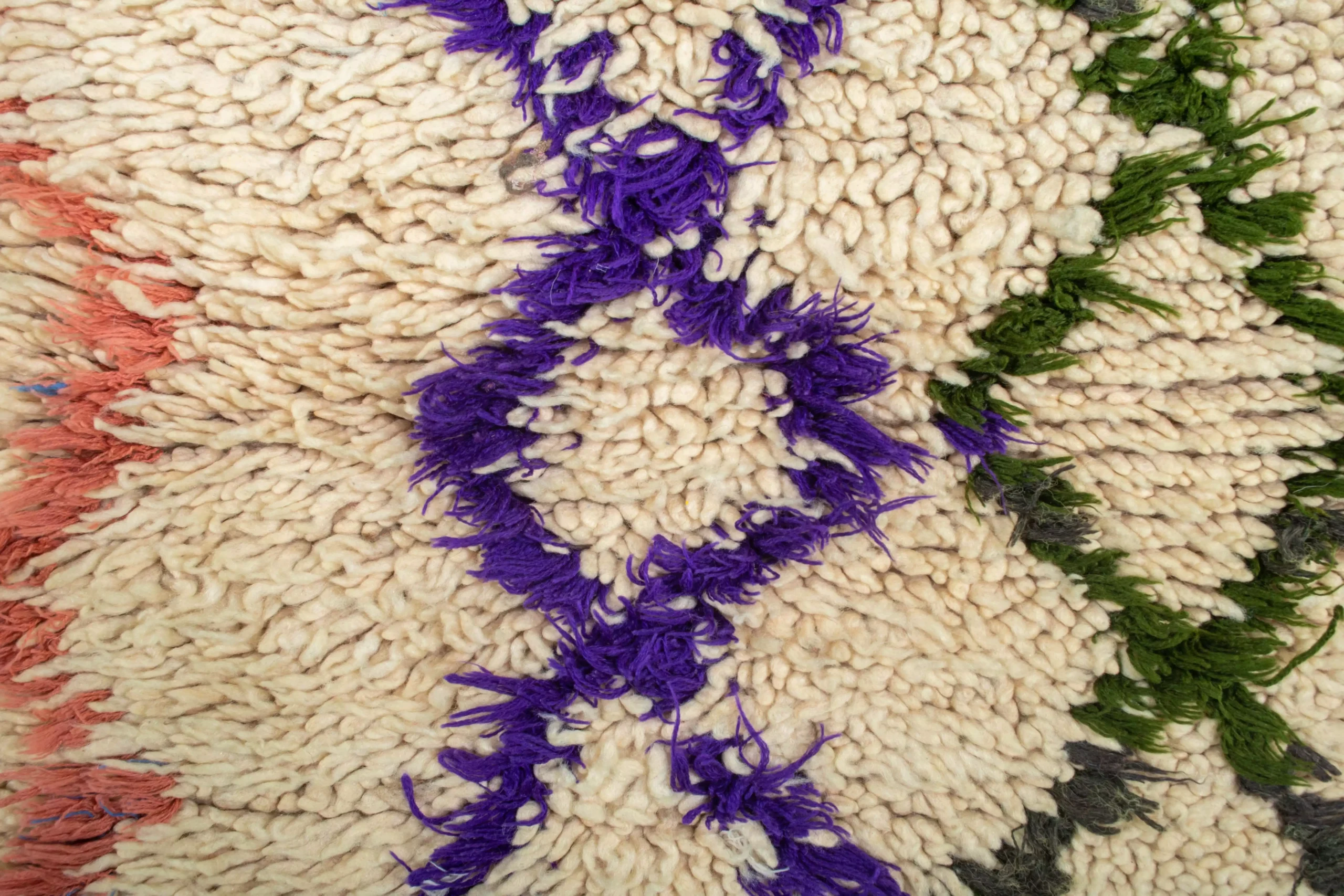 سجادة مخططة بالألوان