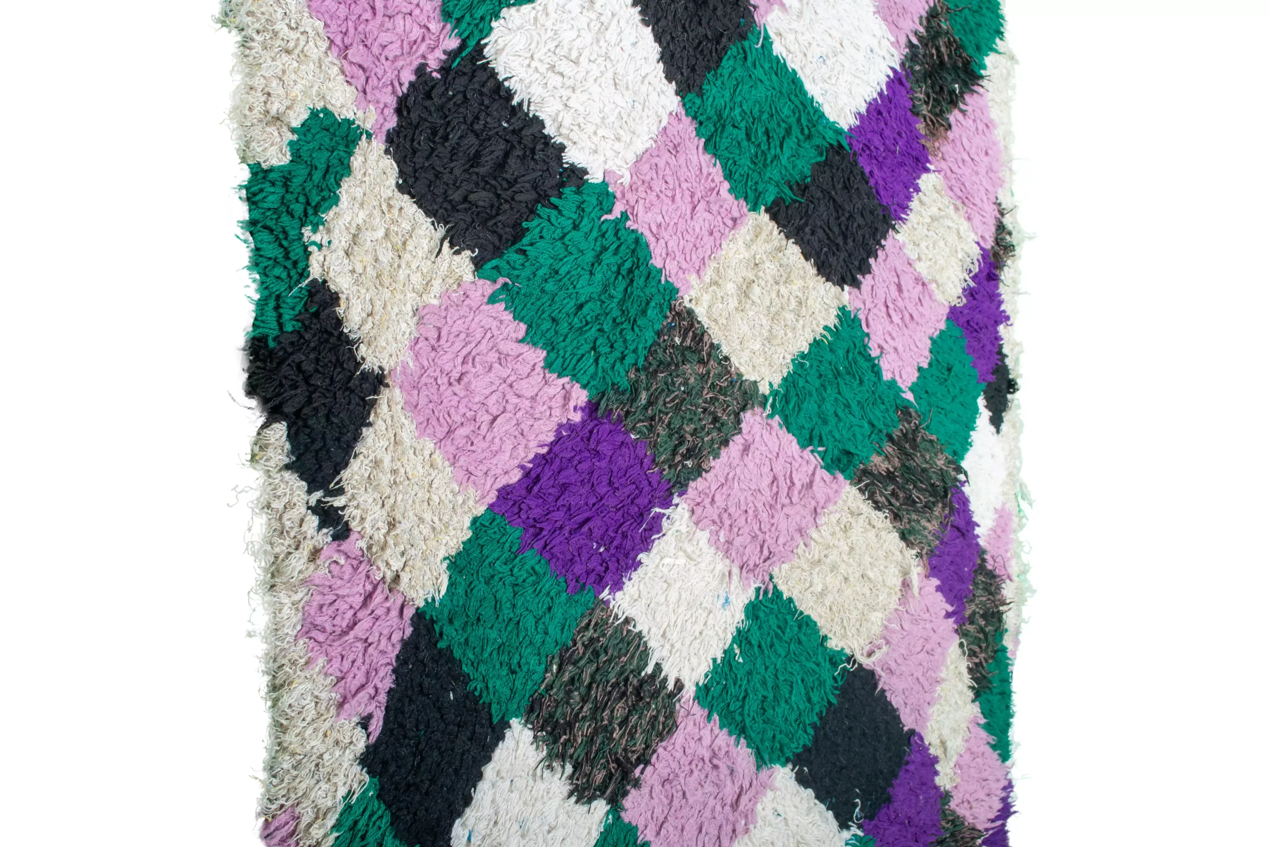 سجادة منسوجة يدوياً