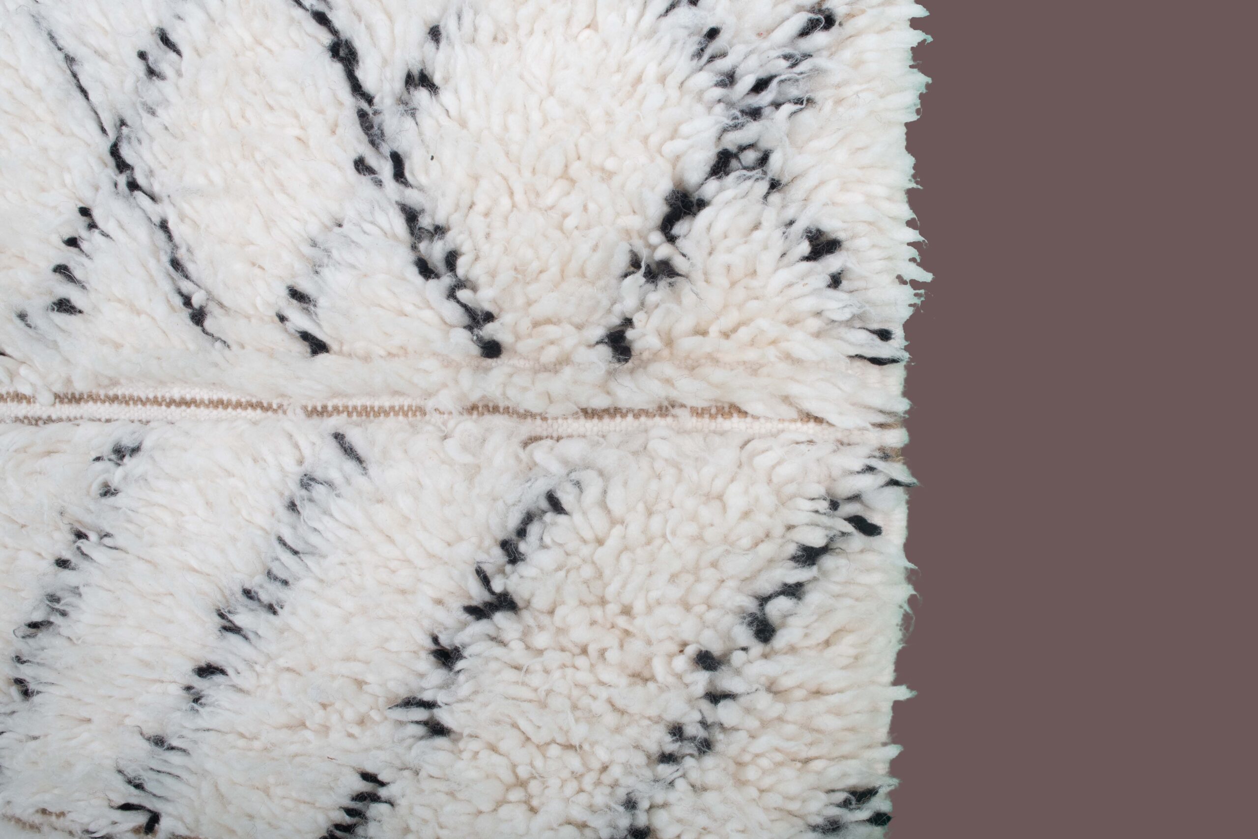 سجادة منسوجة يدوياً