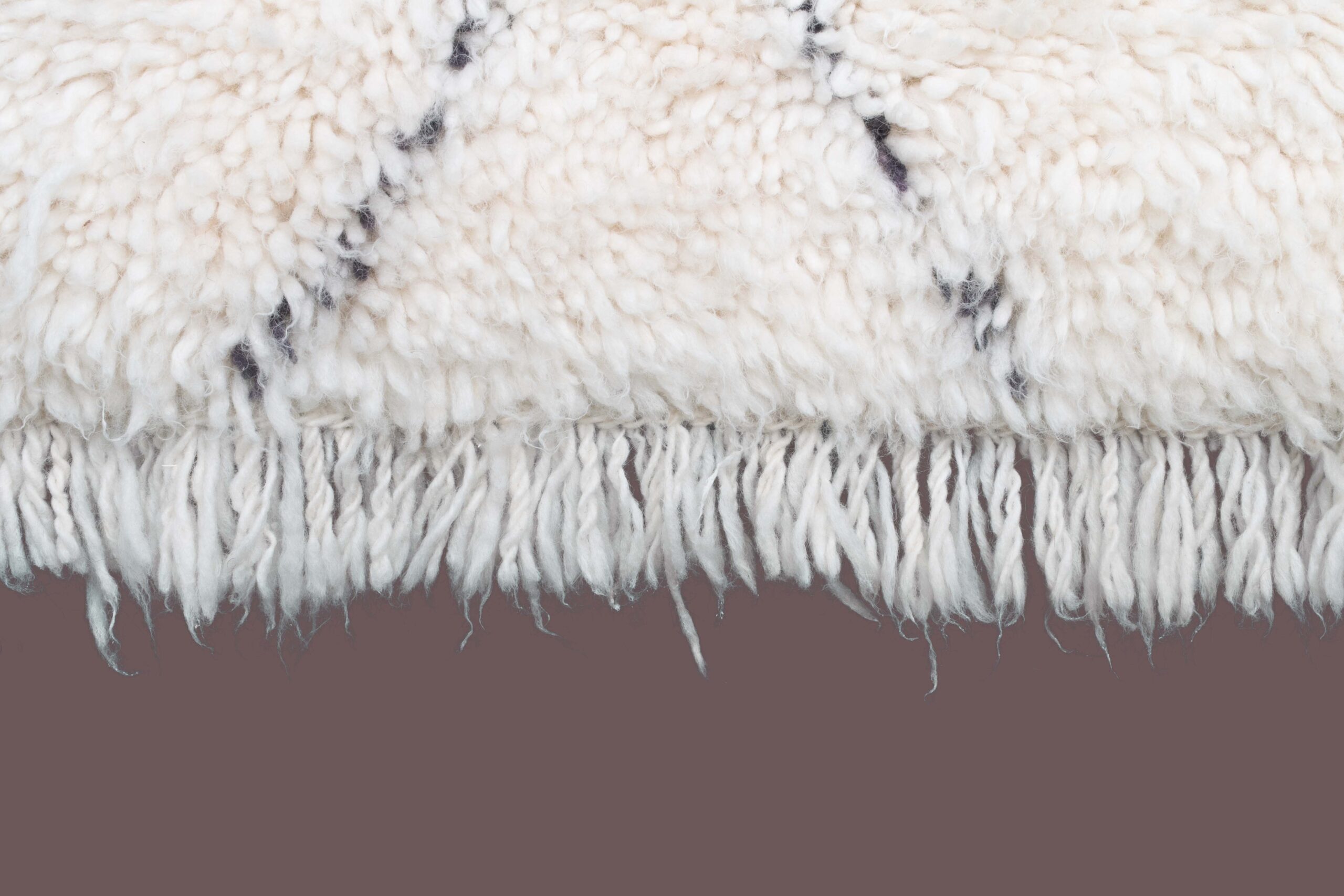 Белый ковер