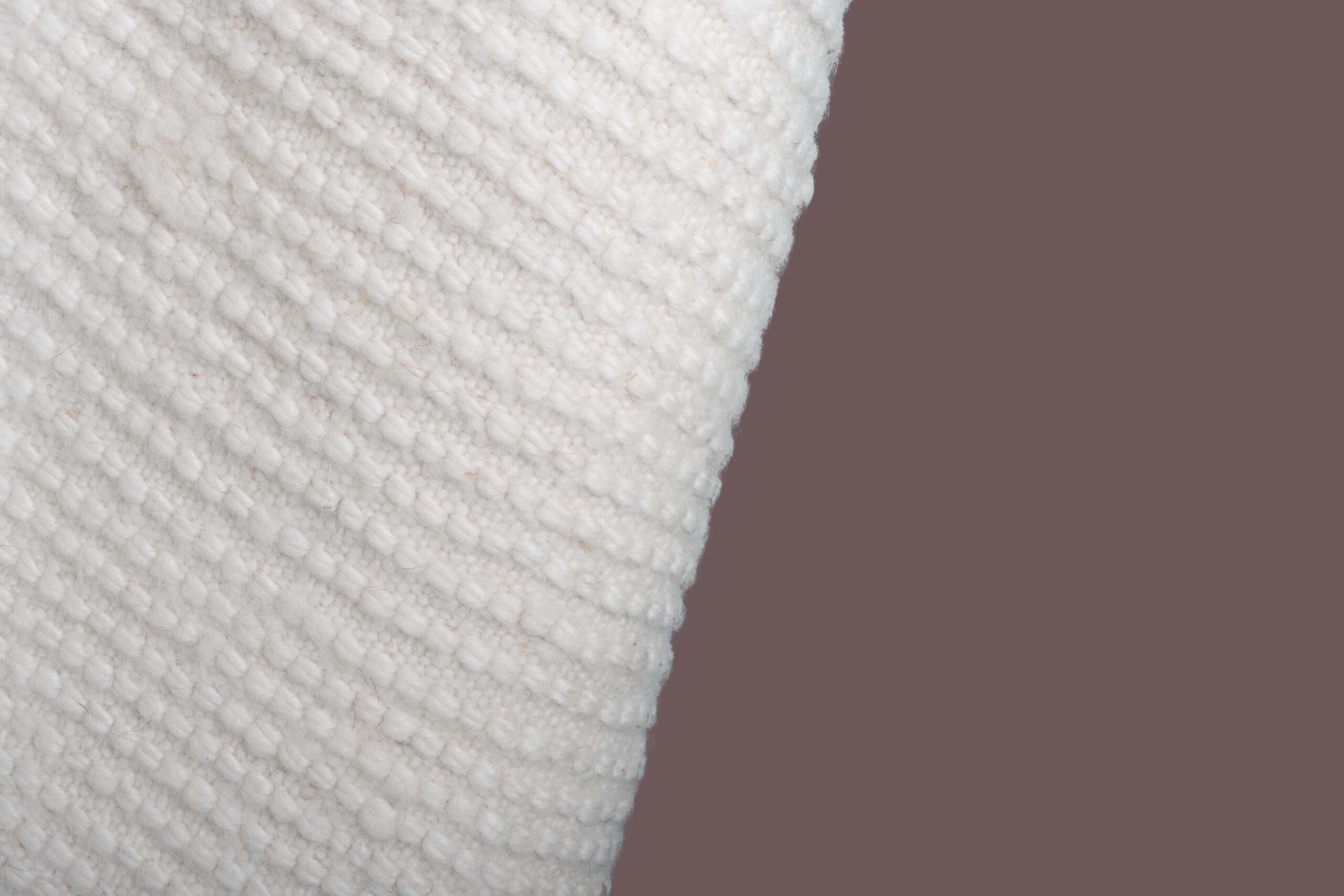 Белый ковер