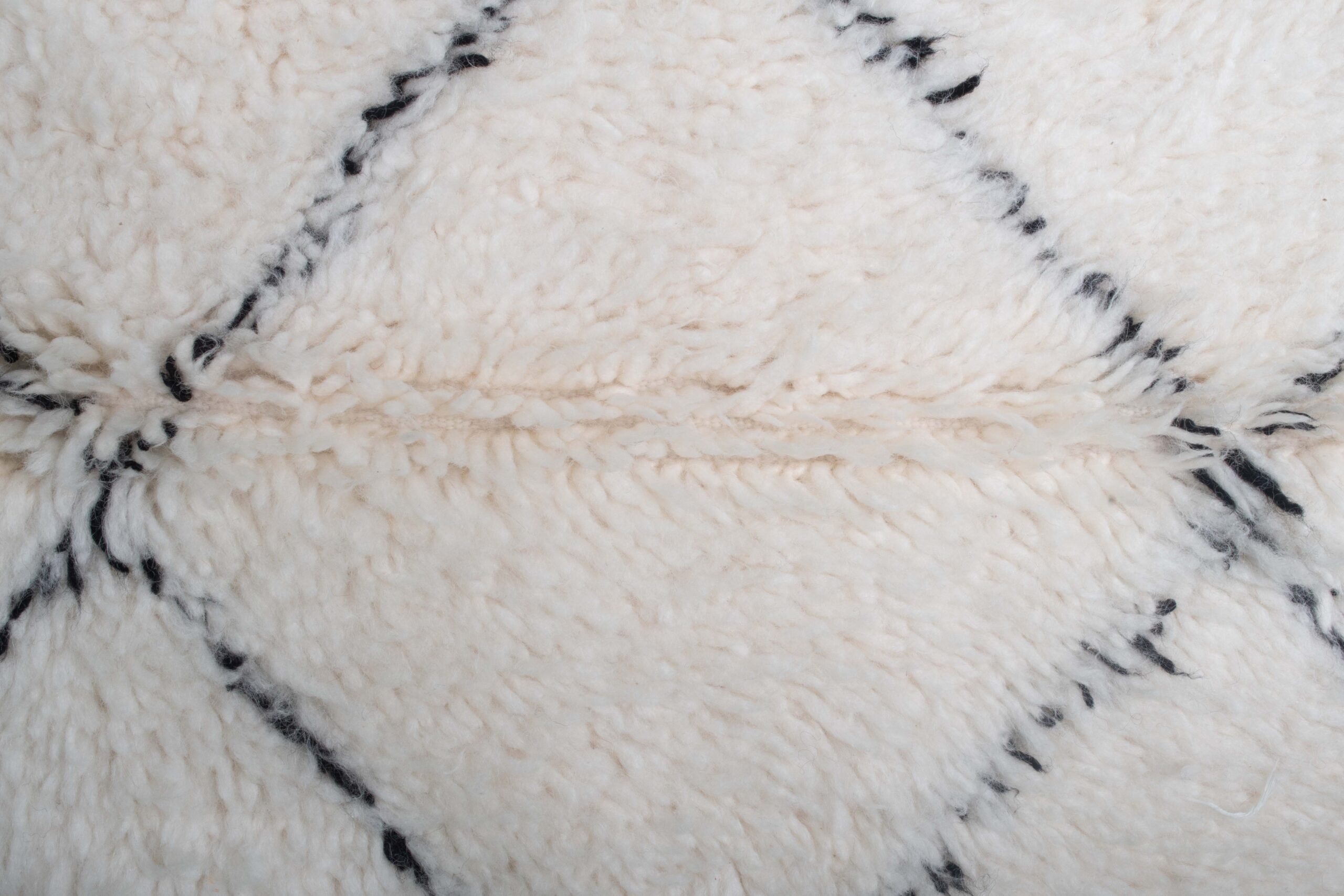 Белый ковер