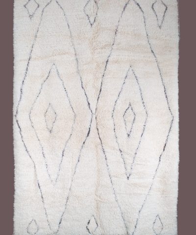 a white rug with a diamond pattern. BNO-090_W-40_BK_304-207 (1)