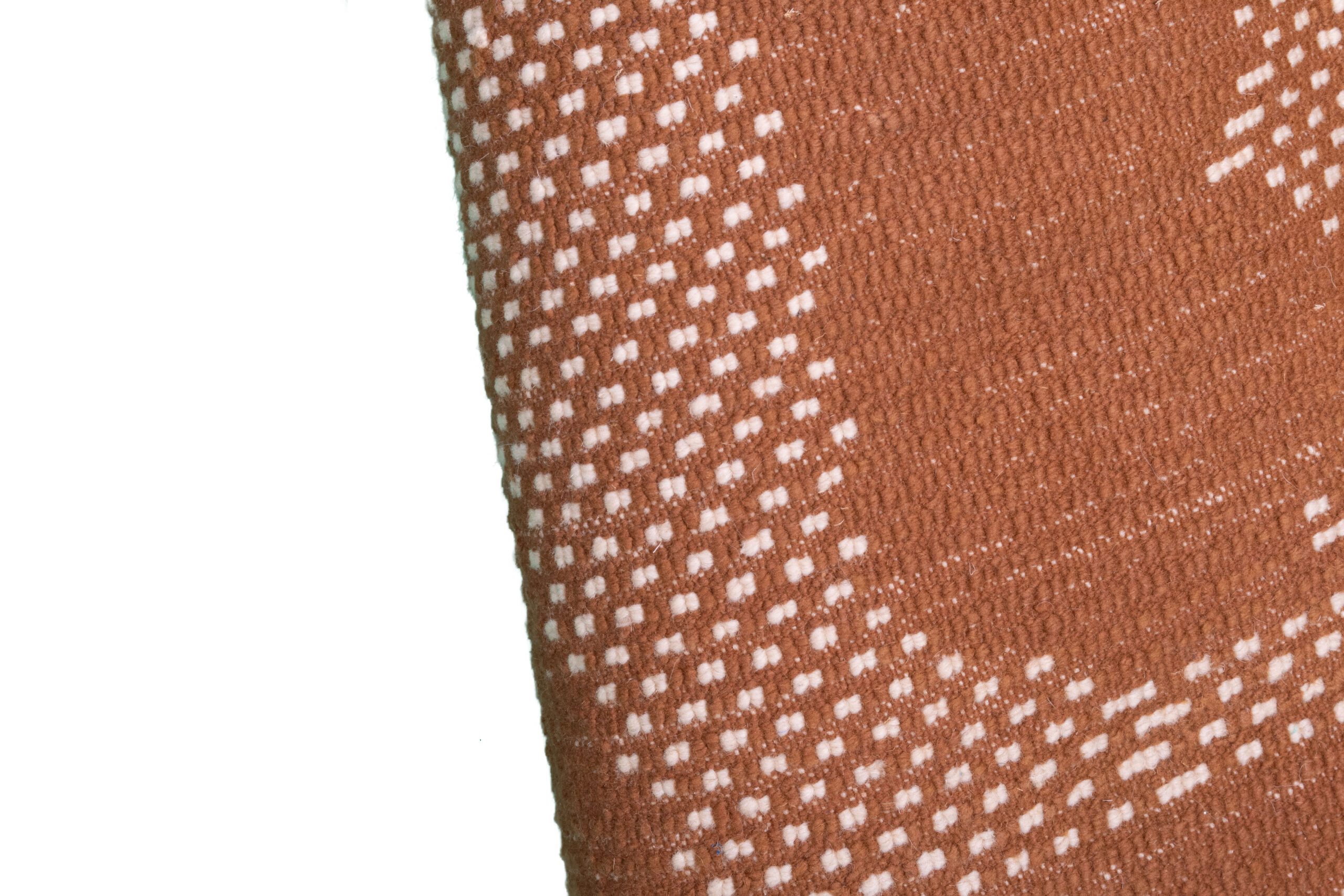 a brown and white patterned sock. VIN0183_BR2-93_W-40 (9)
