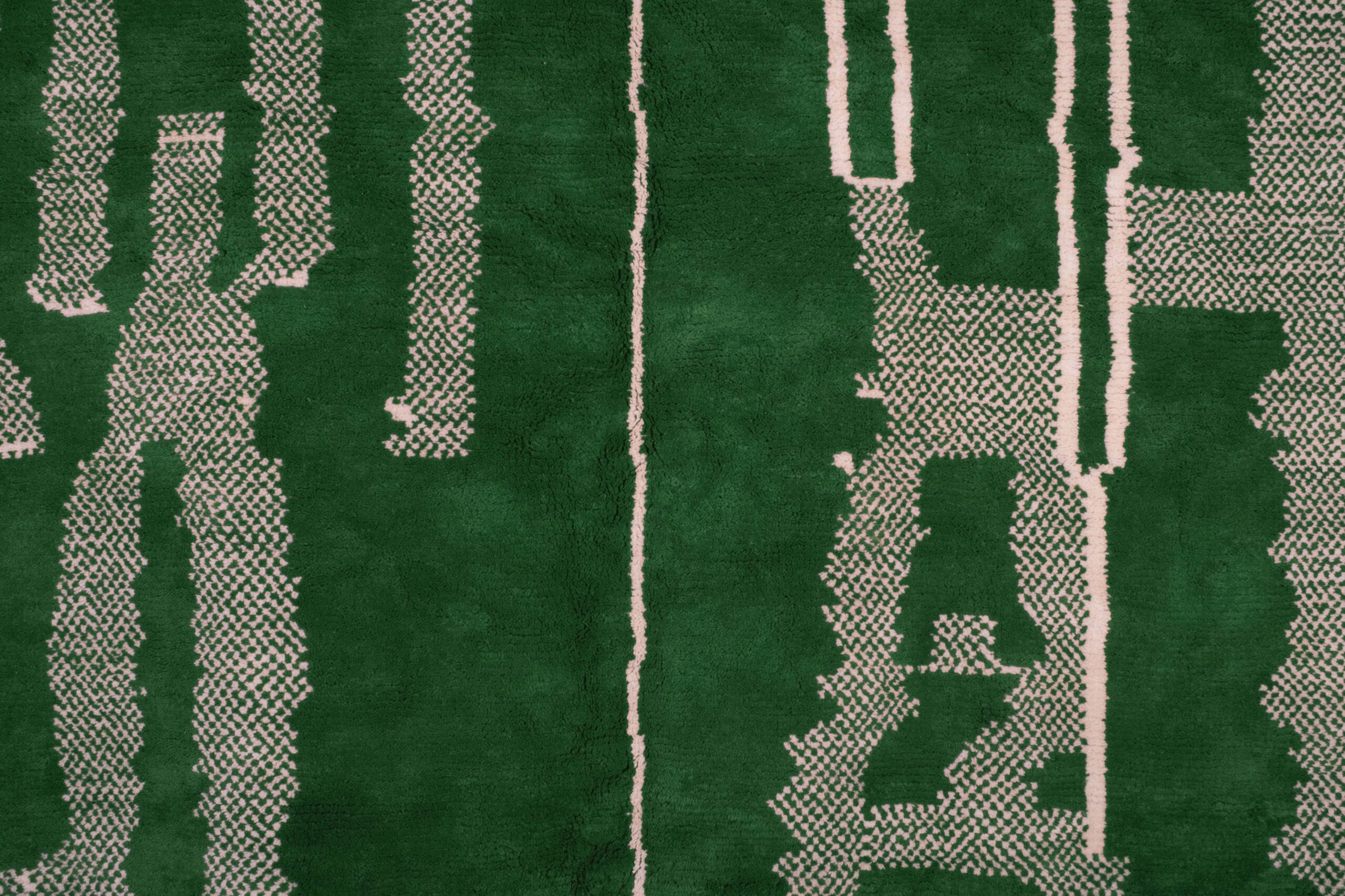 a green rug with white and black designs. VIN0183_GR-10_W-40 (2)