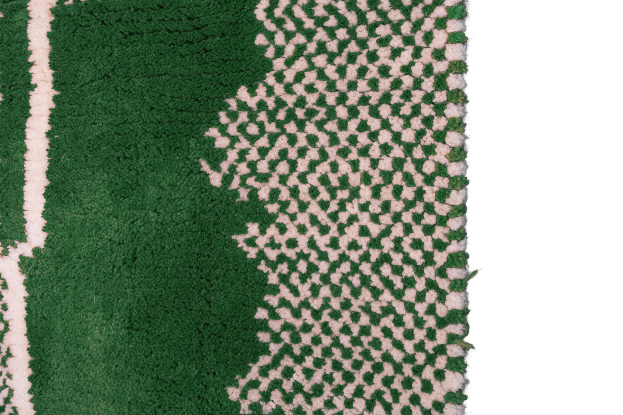 a green rug with white and pink stripes. VIN0183_GR-10_W-40 (4)