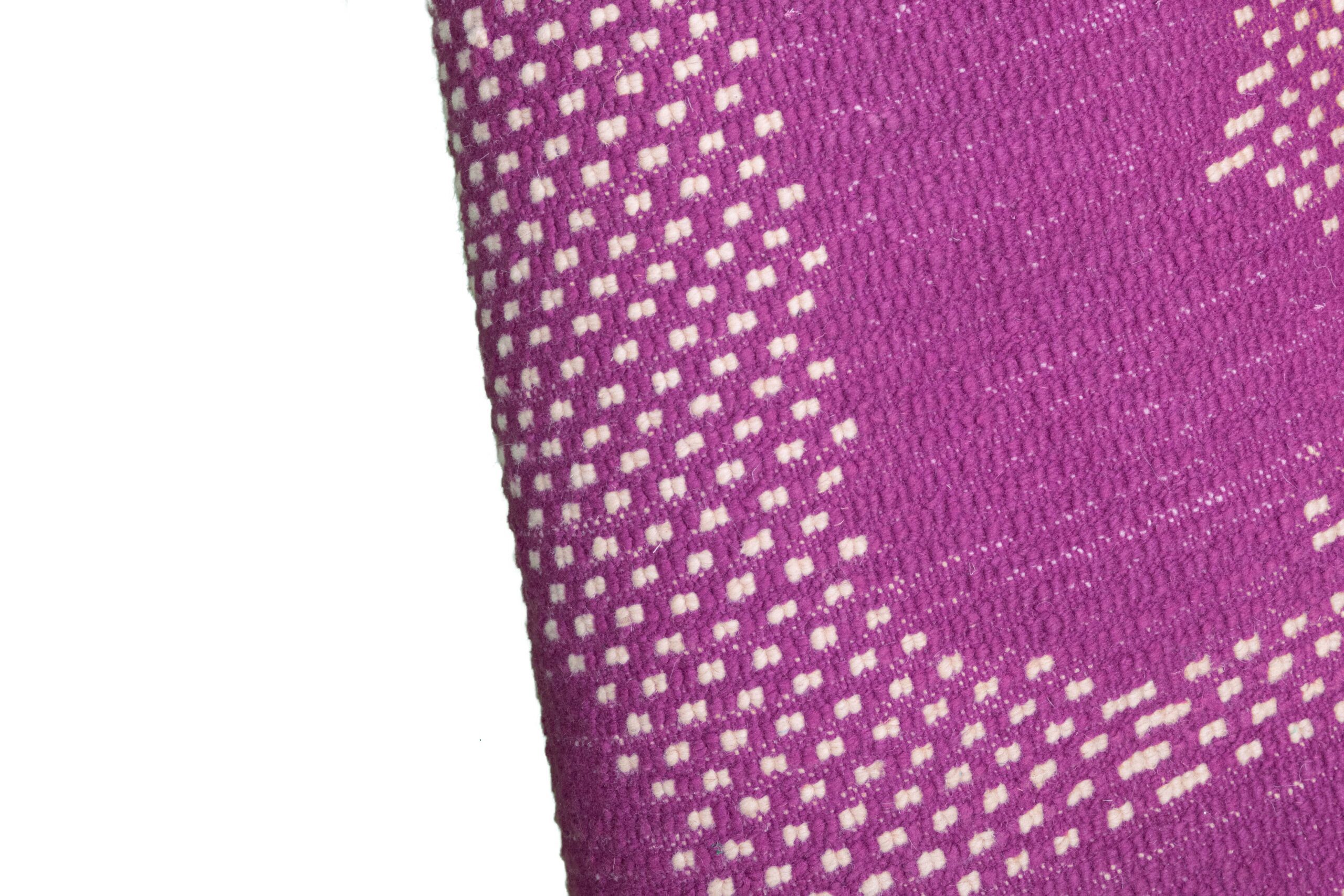 a purple and white patterned knit fabric. VIN0183_PN-33_W-40 (9)