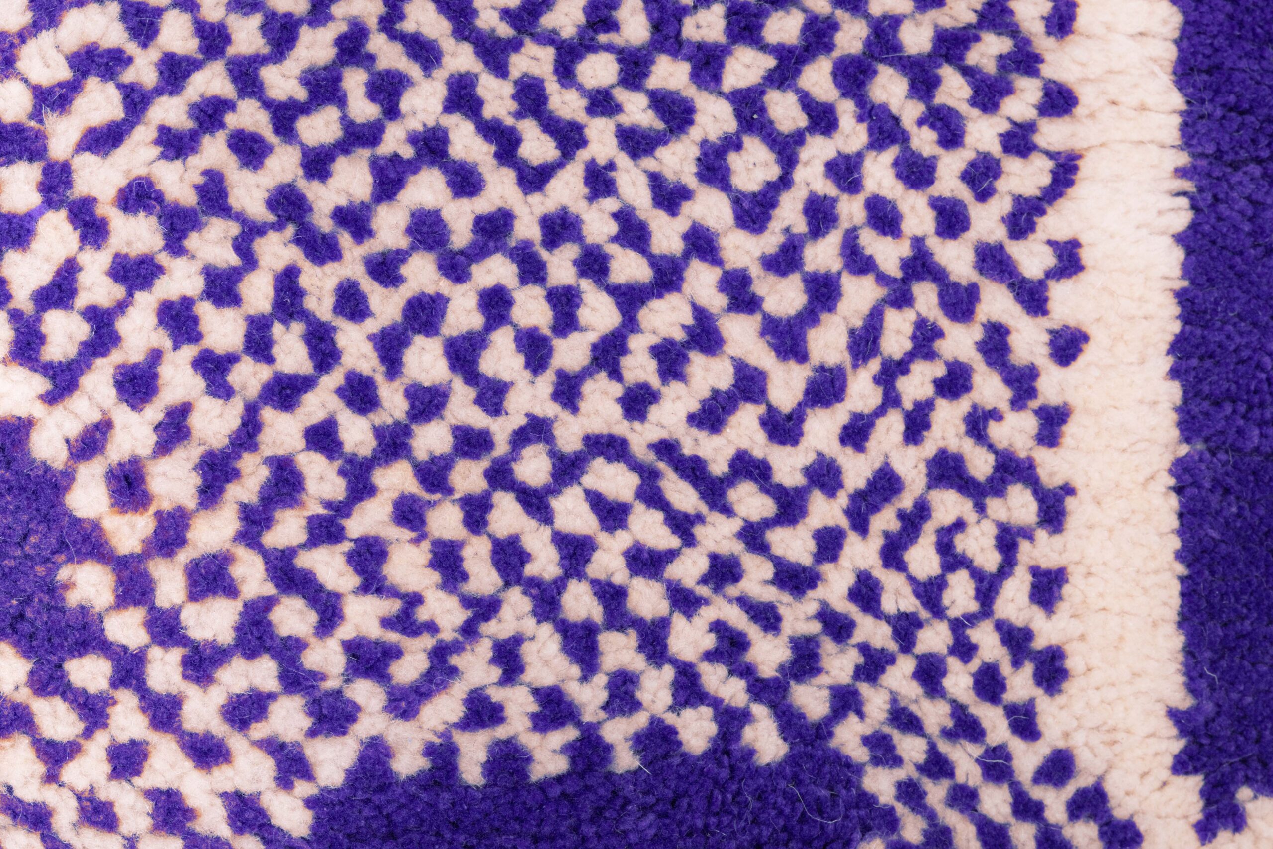 a purple and white rug with a pattern. VIN0183_PR-19_W-40 (6)