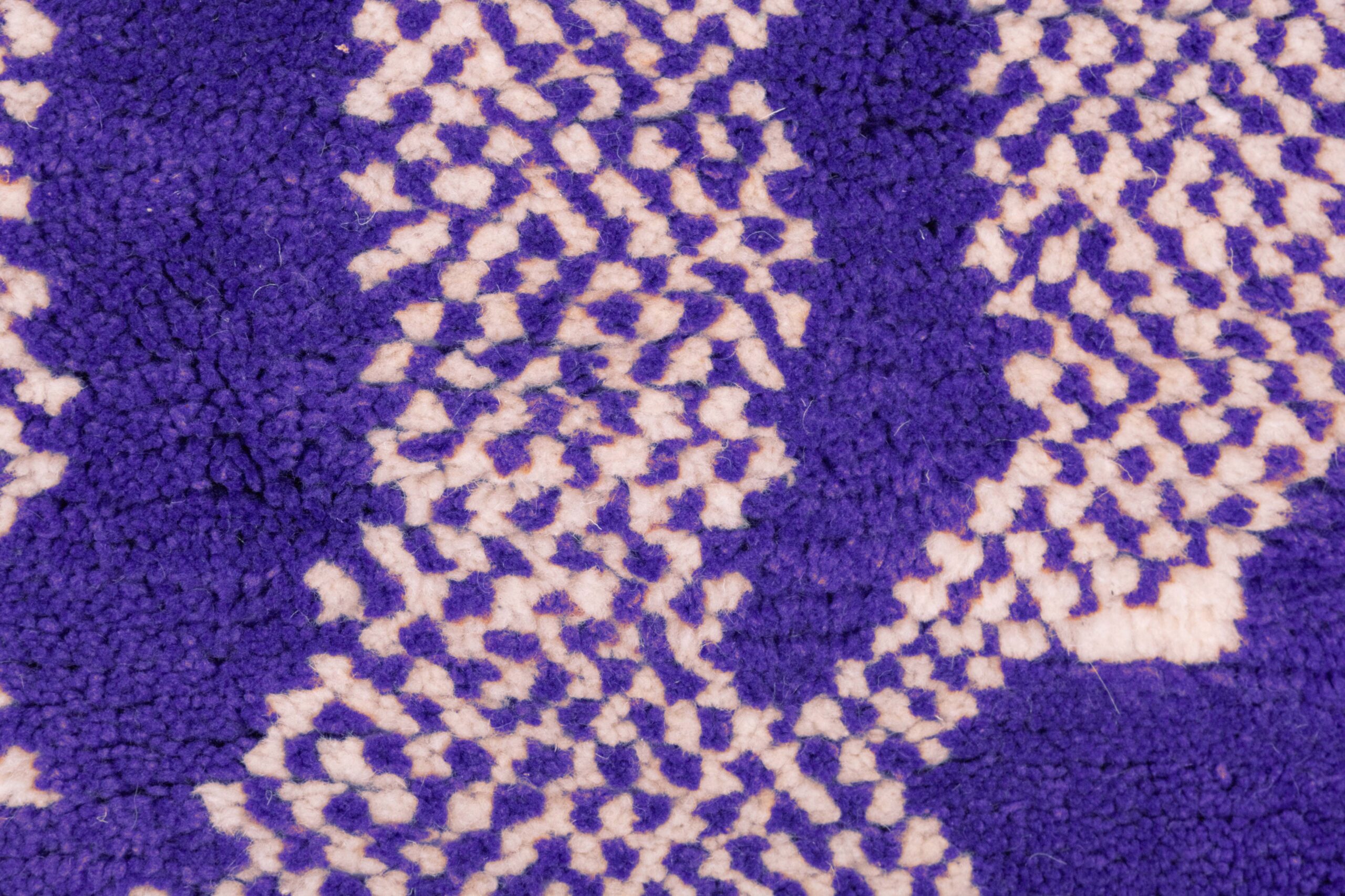 a purple and white rug with a pattern. VIN0183_PR-19_W-40 (7)