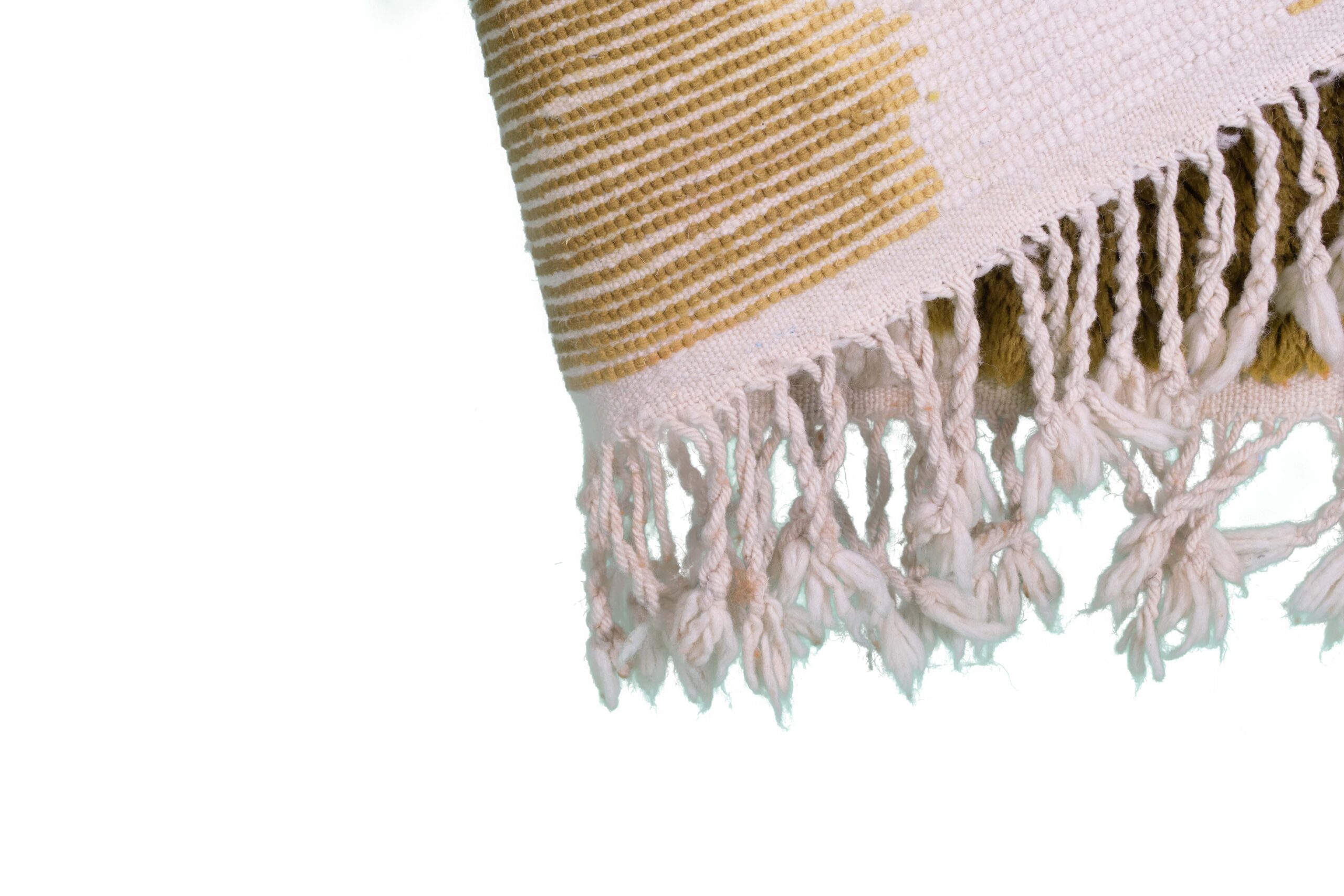 a white and gold striped moroccan rug with fringes. VIN21_BR-31_W-40 (10)