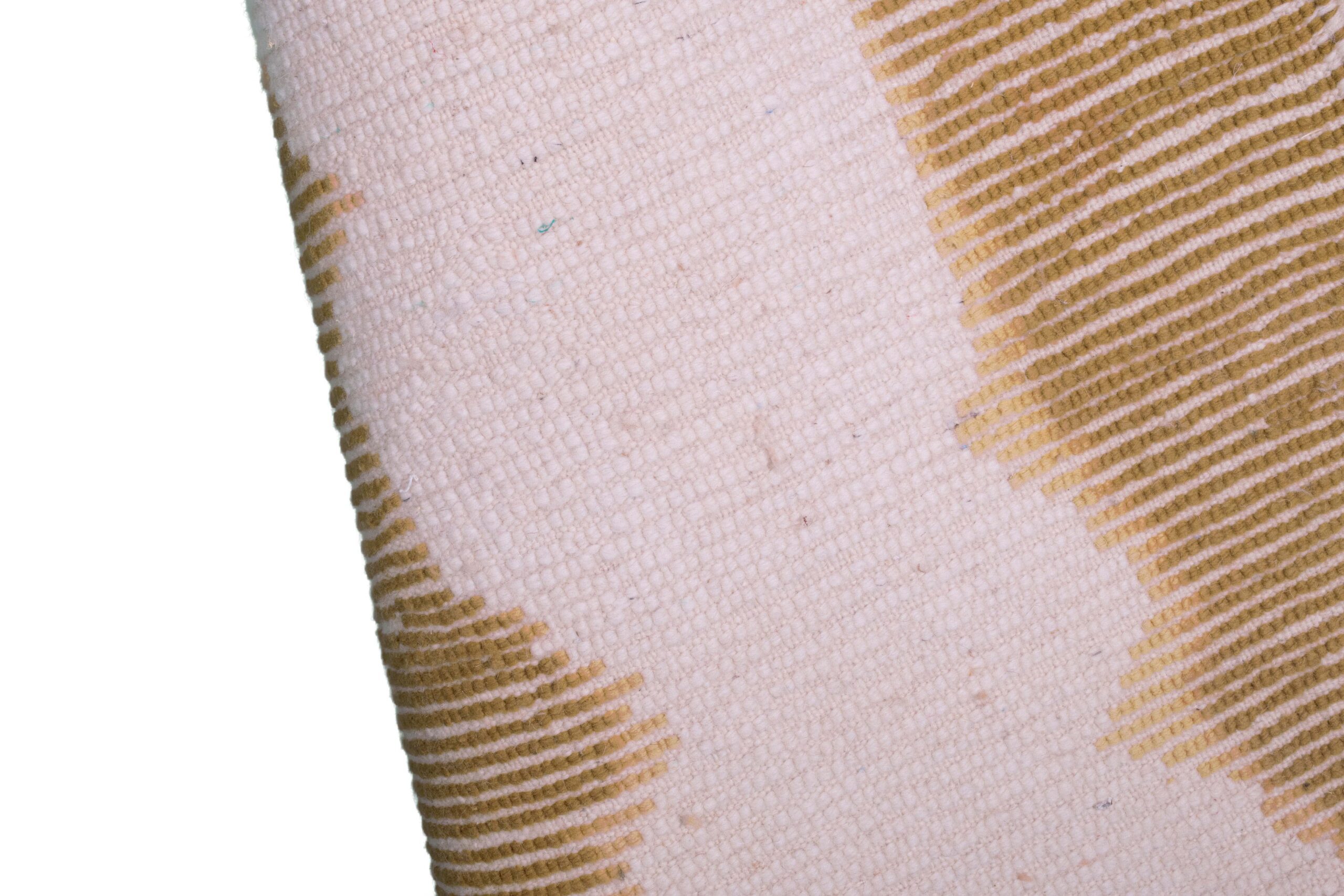 a close up of a white and gold striped fabric. VIN21_BR-31_W-40 (9)