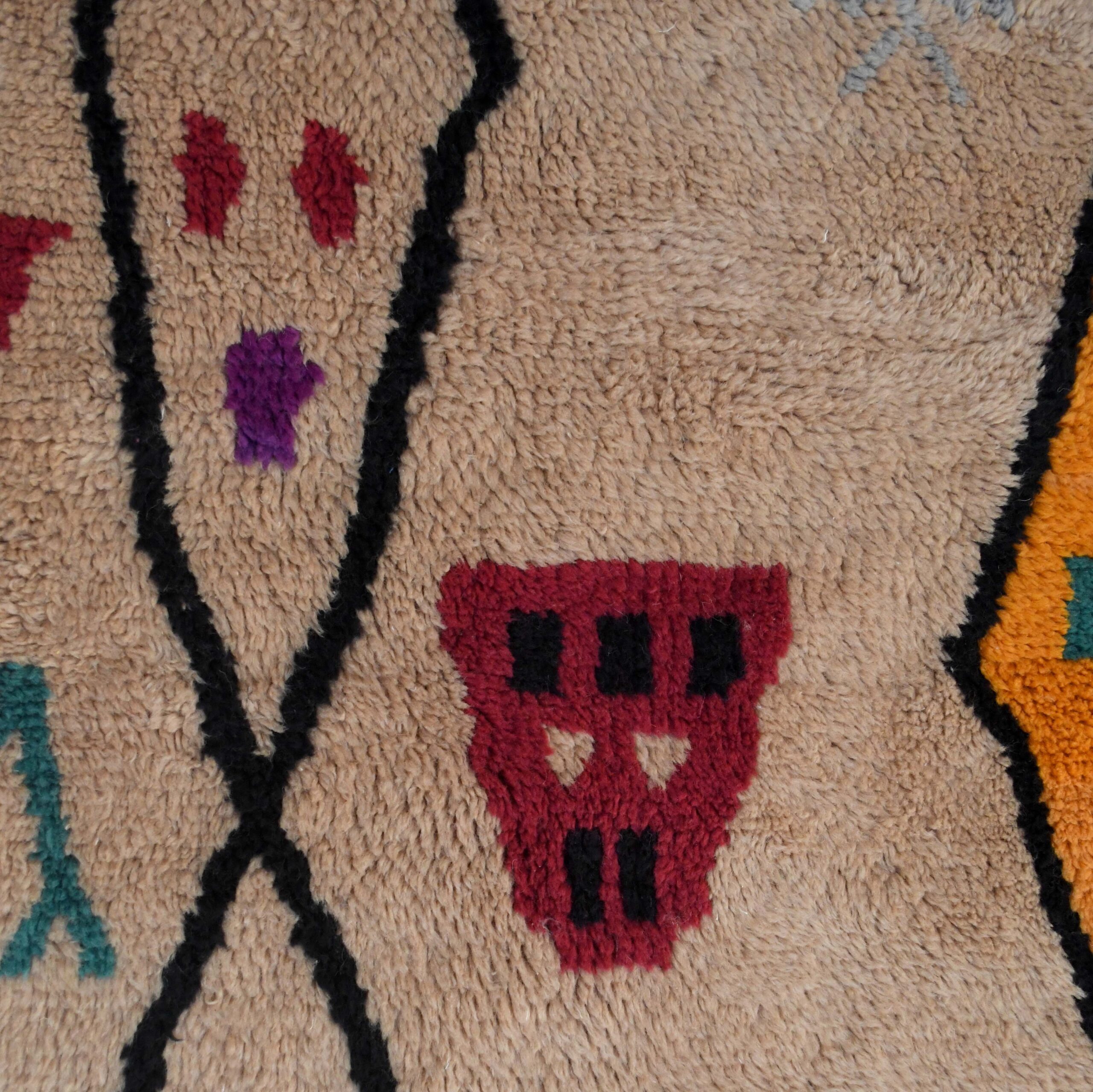 a rug with a bunch of flowers on it. VIN312_CR-01_GR2-97_GR-11_OR-24_PN-35_PN-33_BL-09_BR-302_BR-32_BR-28_PR-19_GY_37_BK-39_02