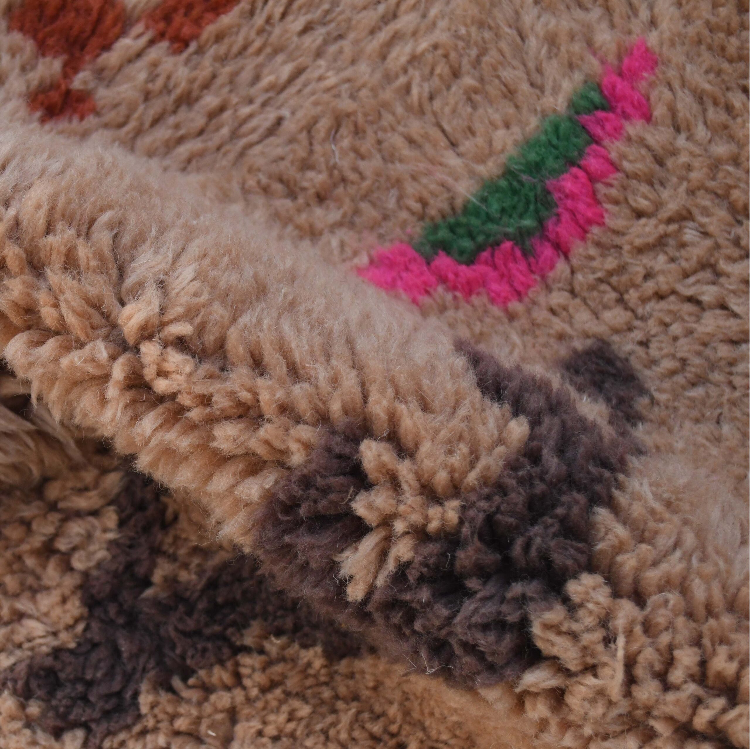 a close up of a teddy bear with a pink and green stripe. VIN312_CR-01_GR2-97_GR-11_OR-24_PN-35_PN-33_BL-09_BR-302_BR-32_BR-28_PR-19_GY_37_BK-39_07