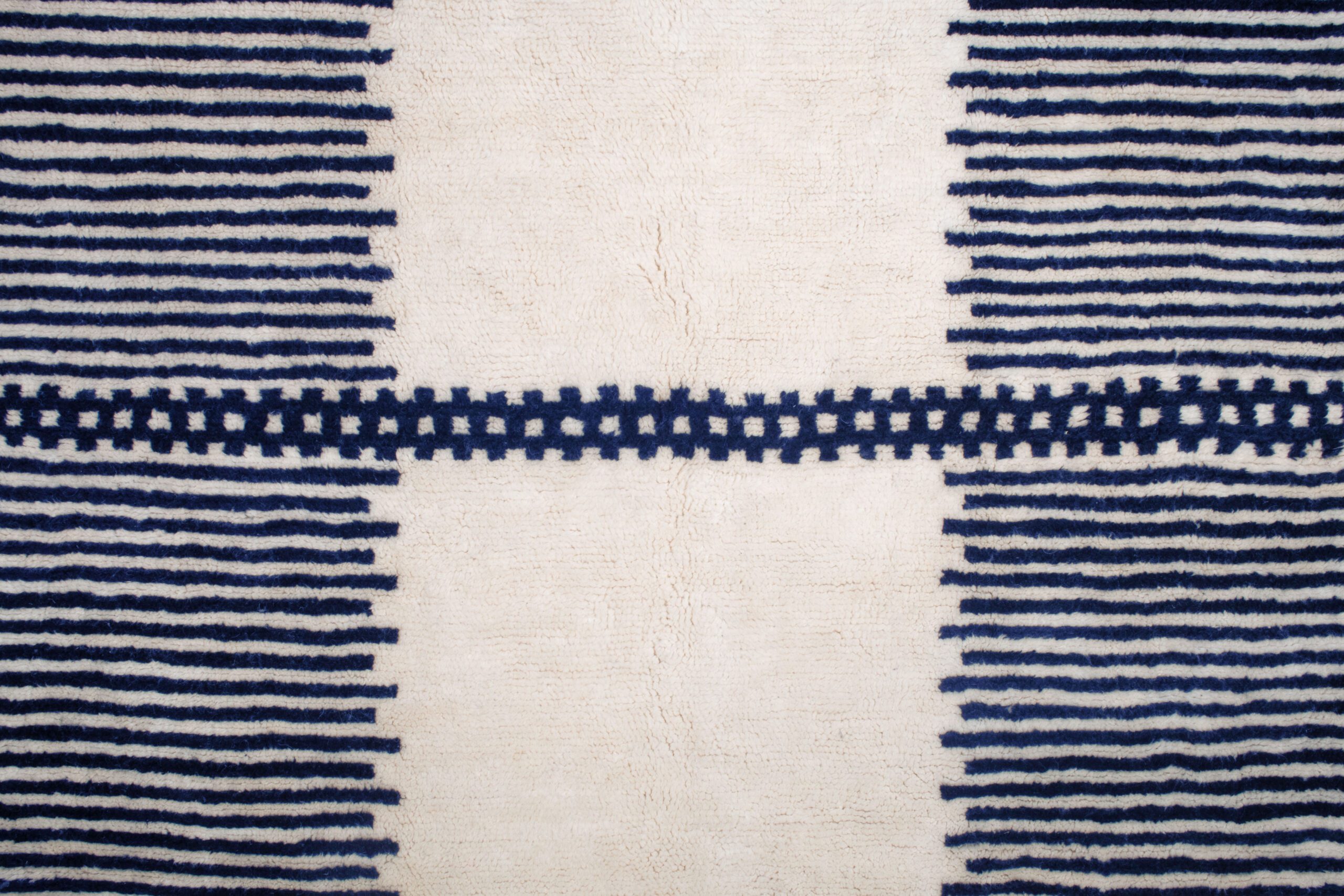 a rug with a blue and white stripe pattern. VINA034-W-40_BL-01 (2)