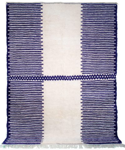 a blue and white striped rug with fringe fringes. VINA034-W-40_PR-19 (1)