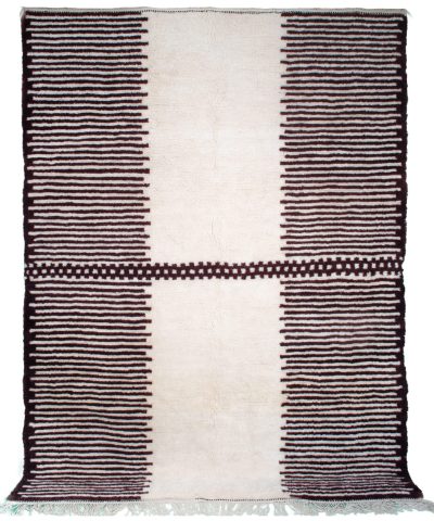 a white and brown striped rug with fringe fringes. VINA034-W-40_RD-17 (1)