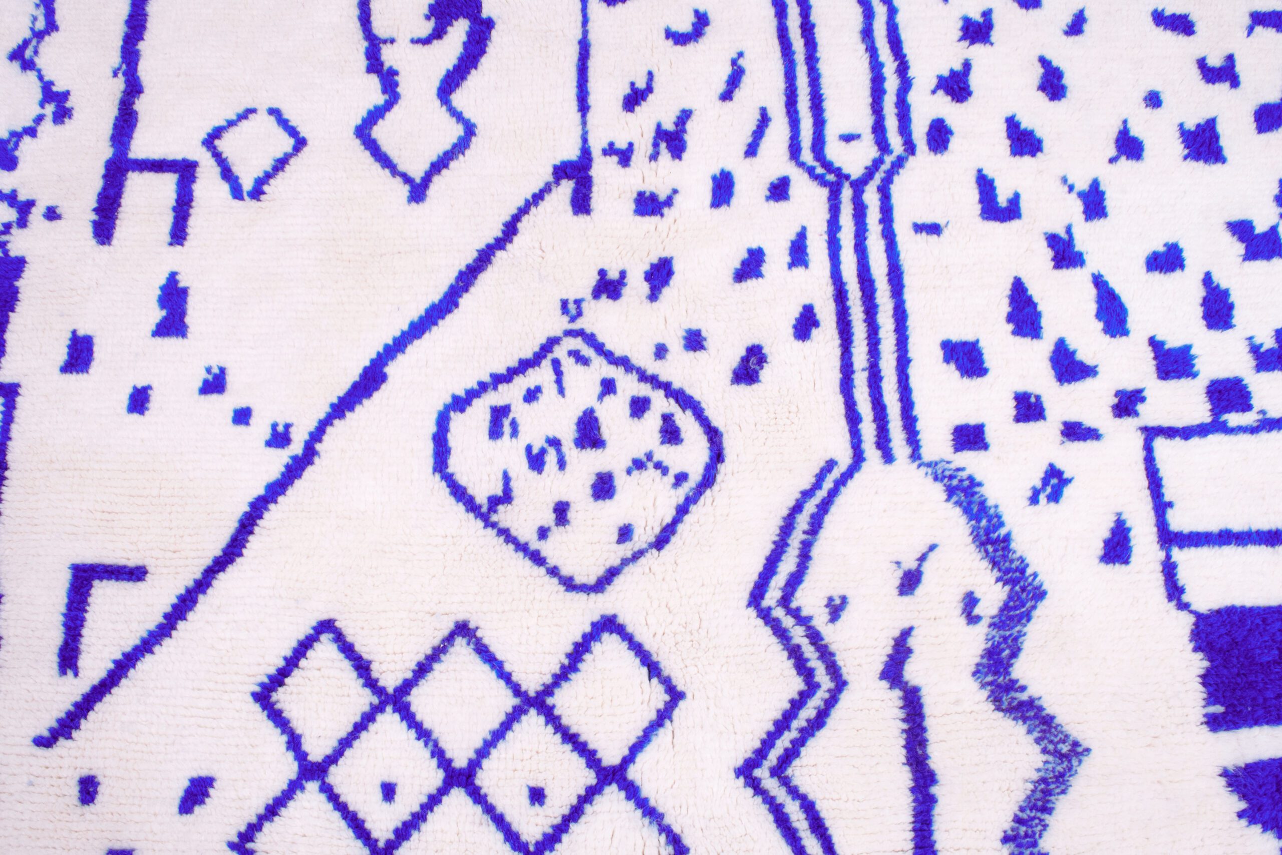 a blue and white rug with a pattern. VINA073 W-40_PR-19 (8)