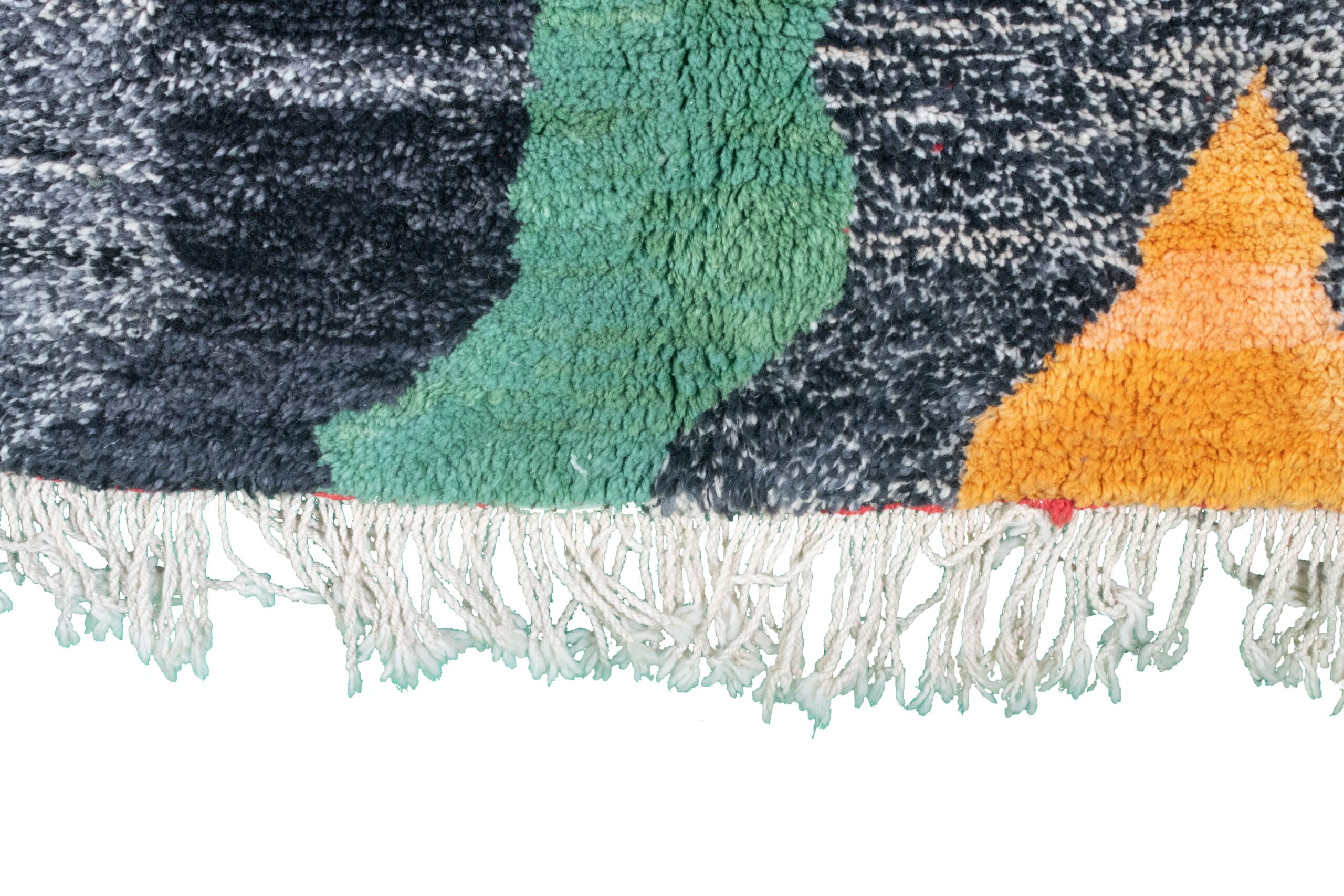 a colorful rug with fringes and fringes. VINX11_BK-39_W-40_YL-16_GR-10_GR-11_OR-24 (10)