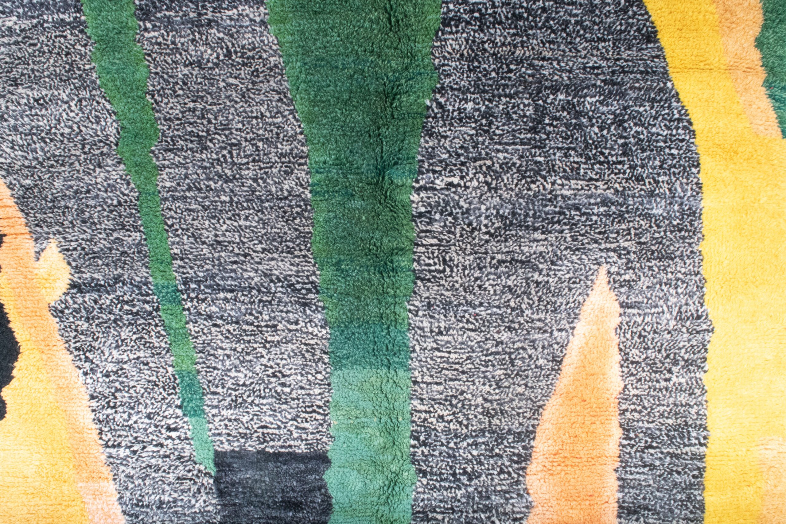 a rug with a black cat on it. VINX11_BK-39_W-40_YL-16_GR-10_GR-11_OR-24 (2)