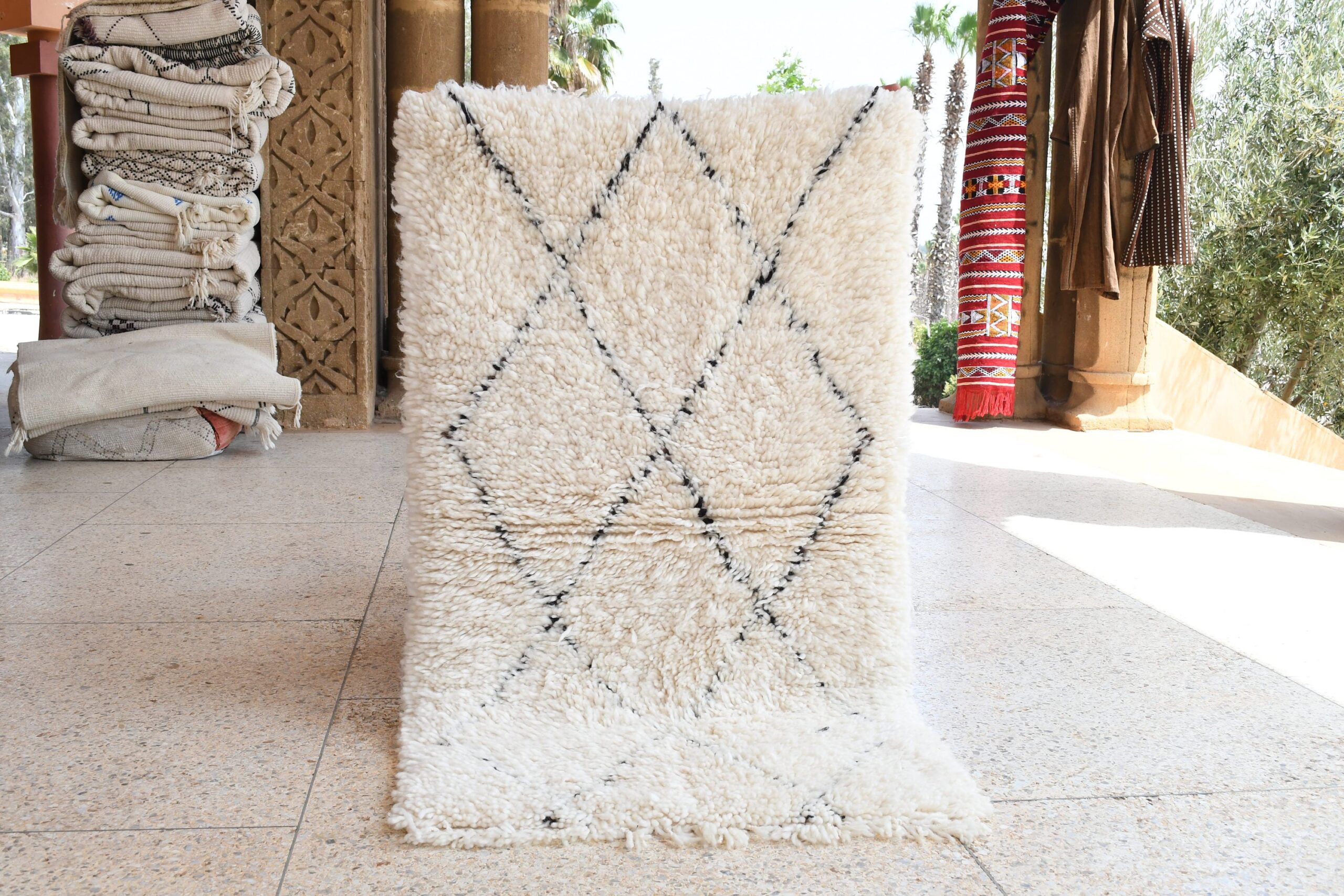 a white rug with a black design. il_fullxfull.6035091324_6lw4.jpg