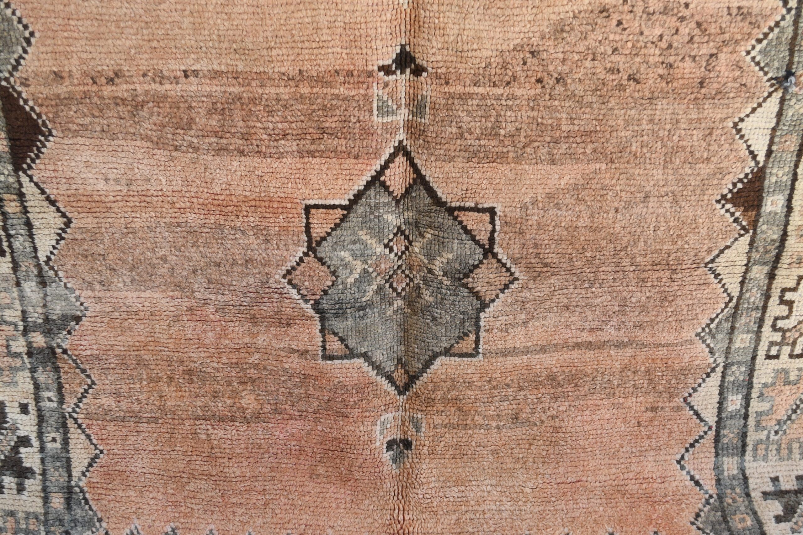 a large antique moroccan rug. il_fullxfull.6065250061_odoi.jpg