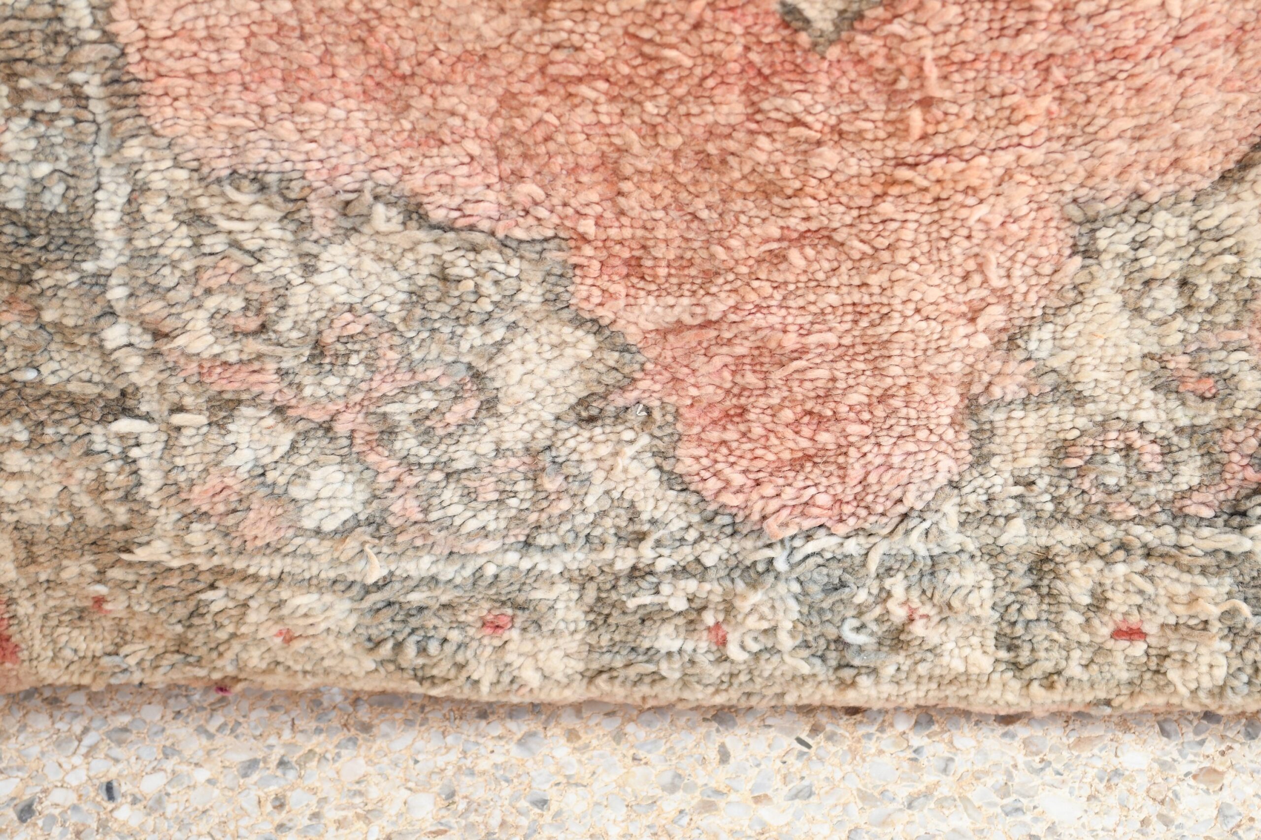 a rug with a heart on it. il_fullxfull.6065575965_s5c5.jpg