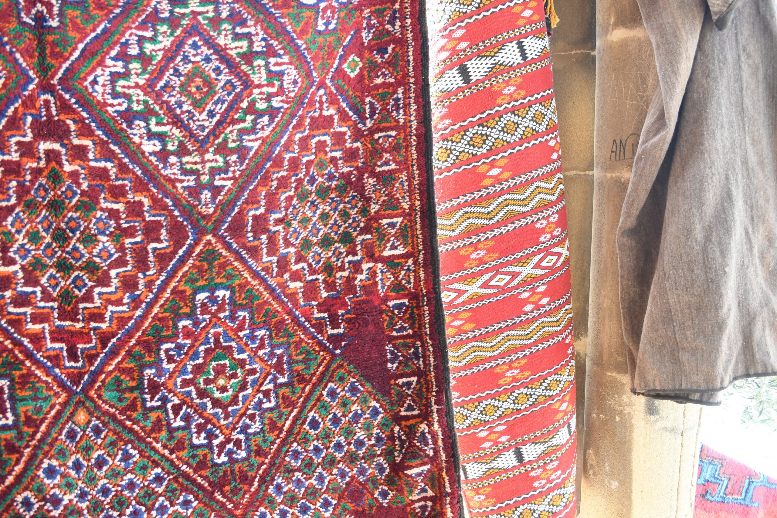 a red and blue rug. il_fullxfull.6076132877_4enx.jpg