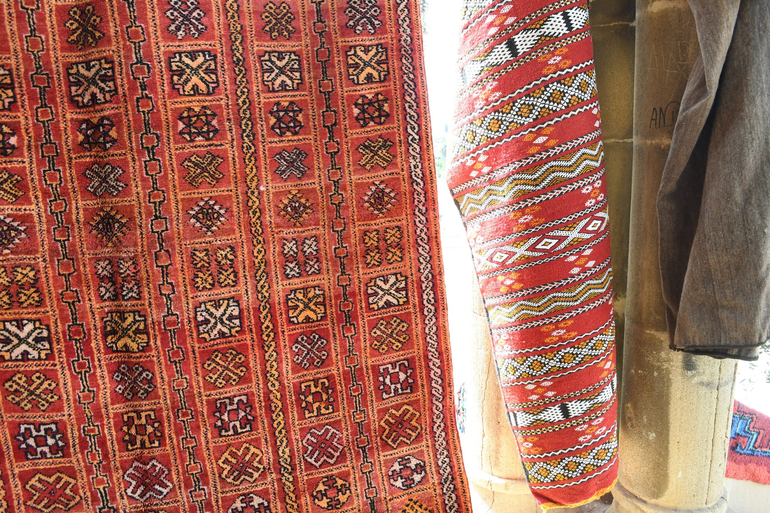 a red and black rug. il_fullxfull.6076135715_iu6p.jpg