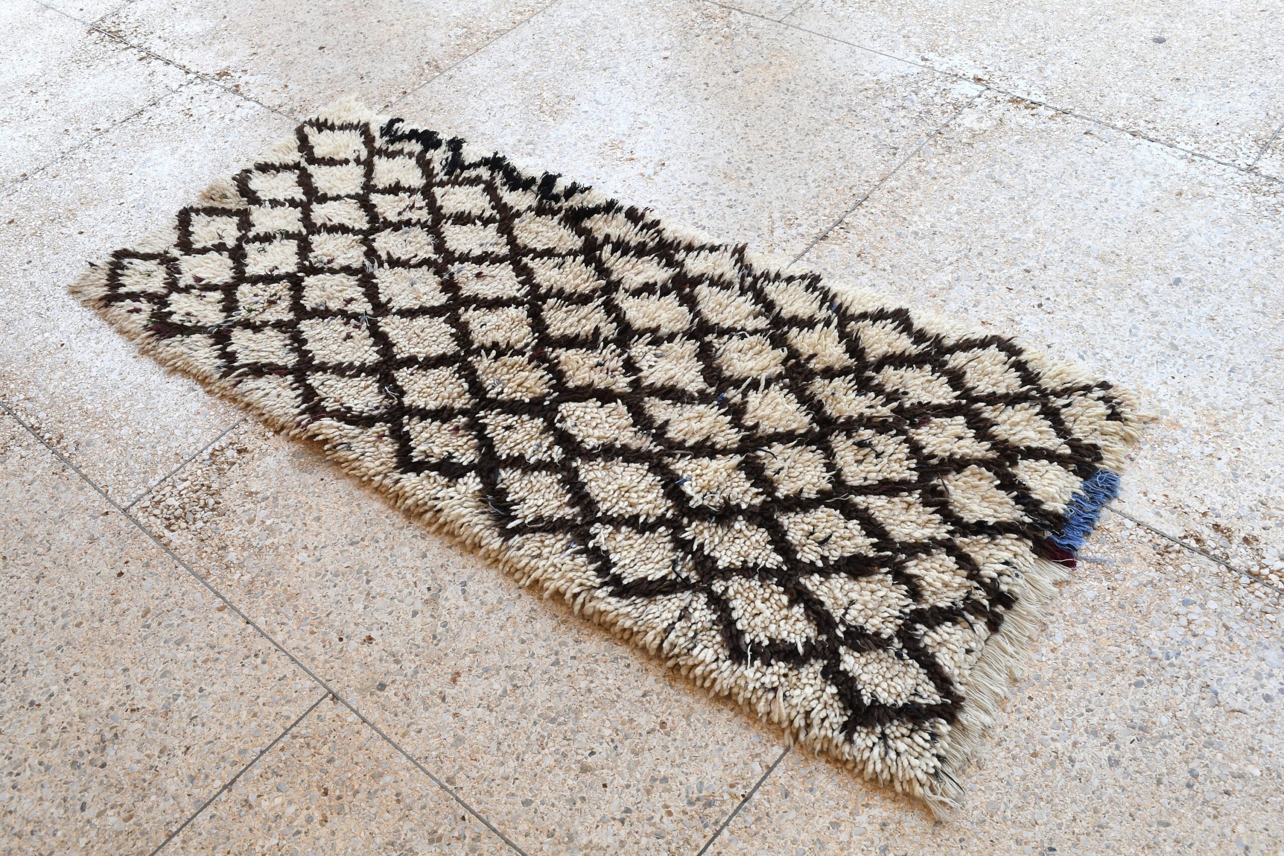 a rug on the floor. il_fullxfull.6076181557_b7dt.jpg