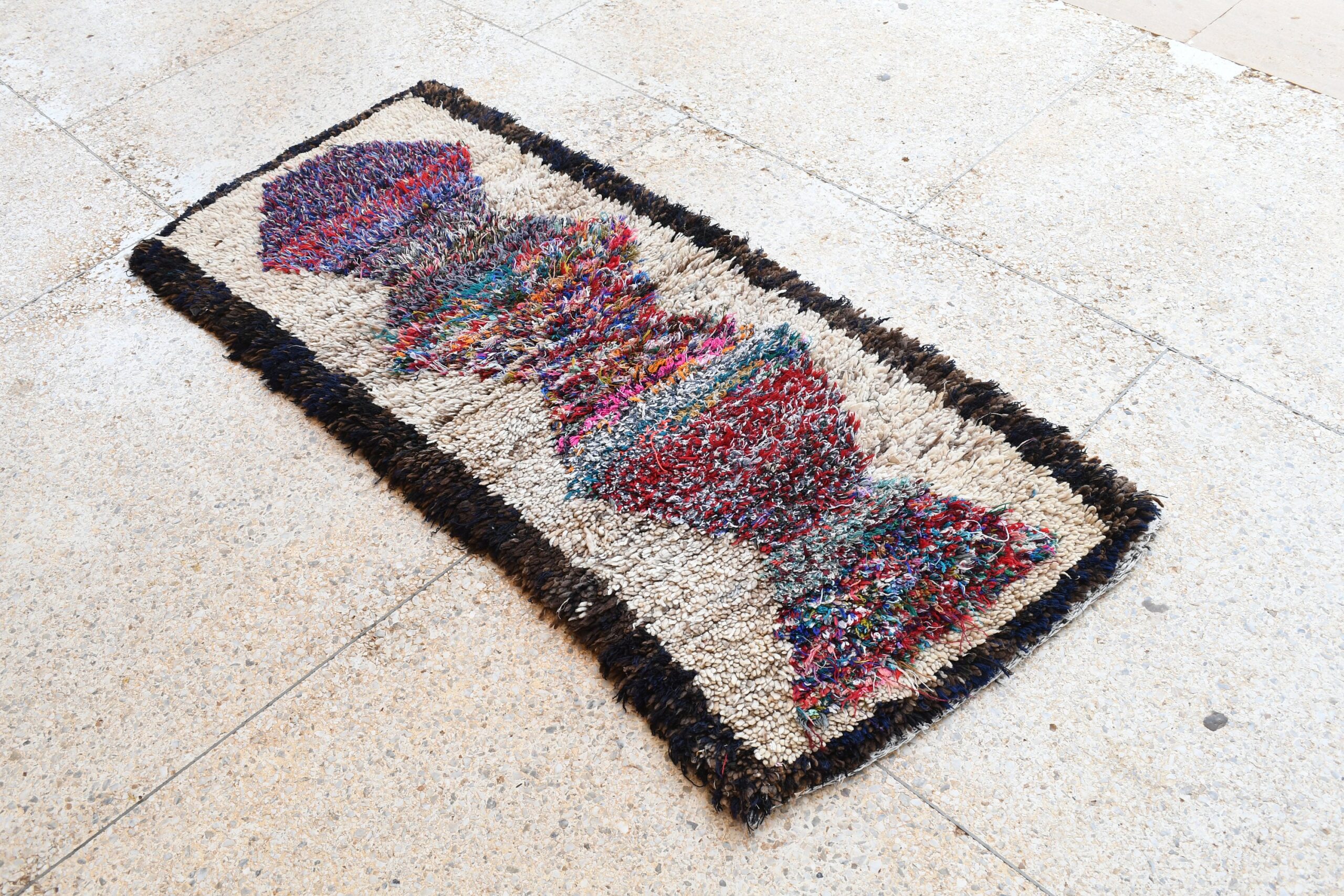 a rug on the floor. il_fullxfull.6076194997_dgyl.jpg