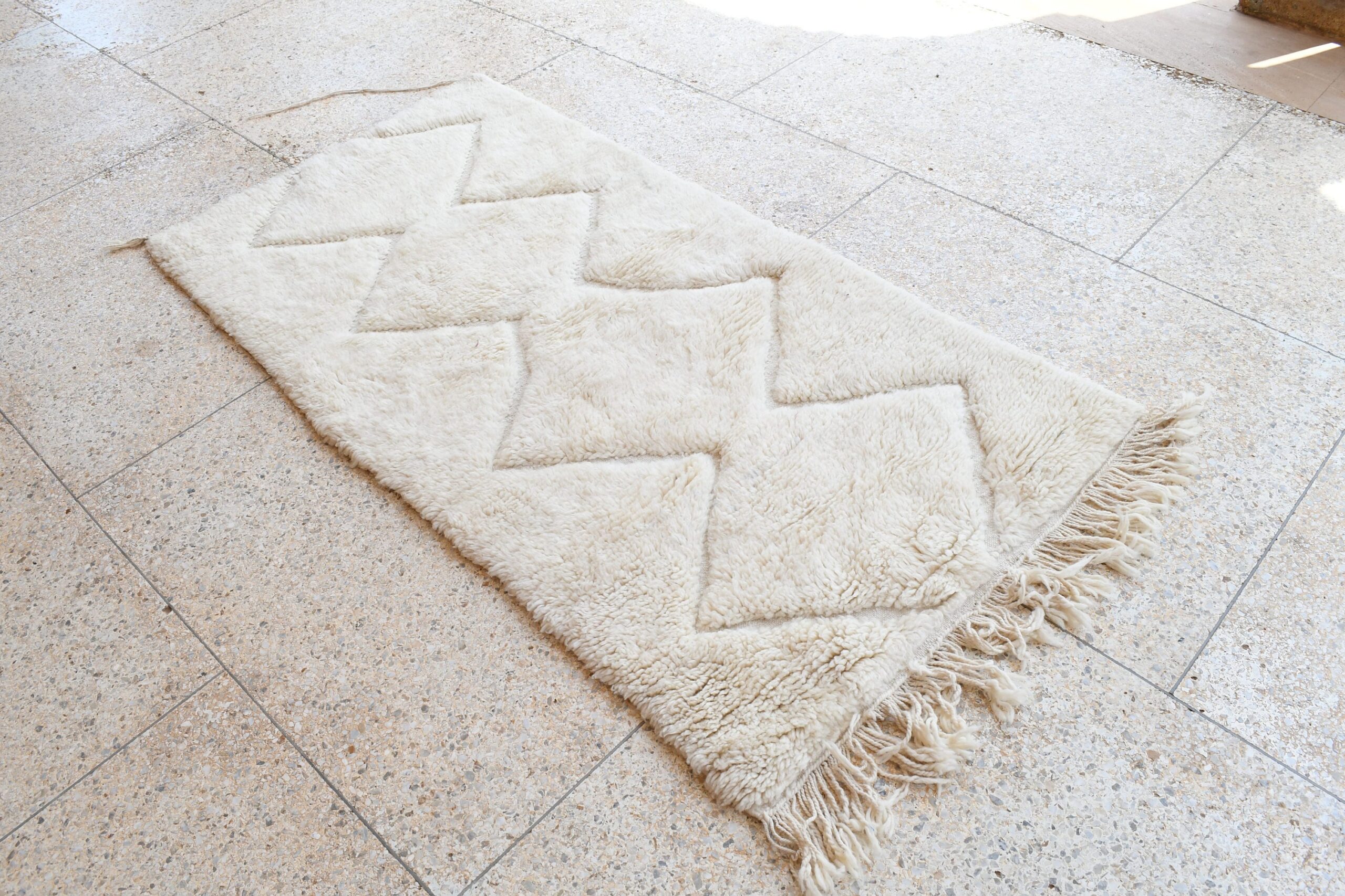 a rug on the floor. il_fullxfull.6083145163_66ch.jpg