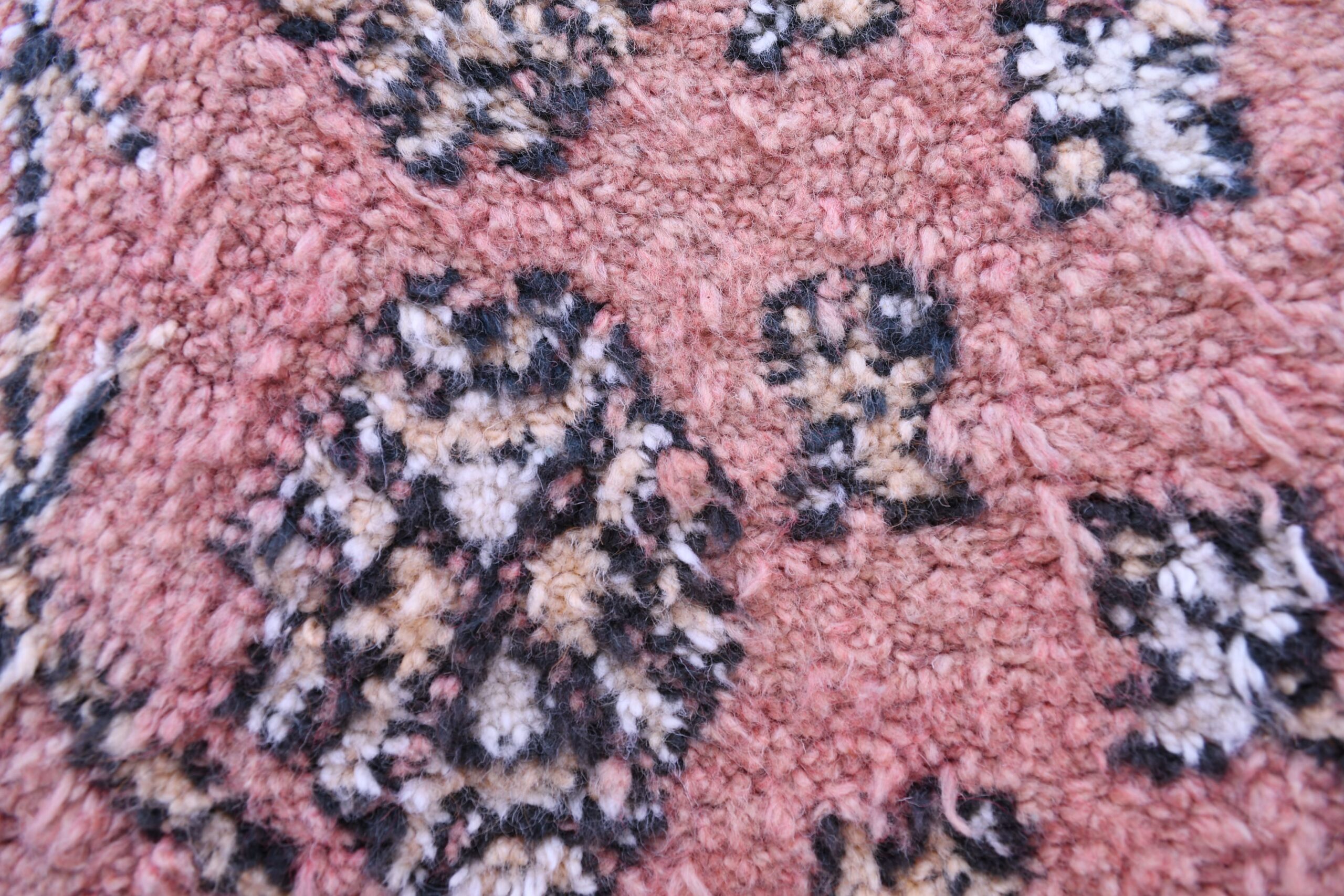 Authentic Moroccan Zemmour Wool Rug - Red, 106x180 cm, Handcrafted Beauty - 画像7