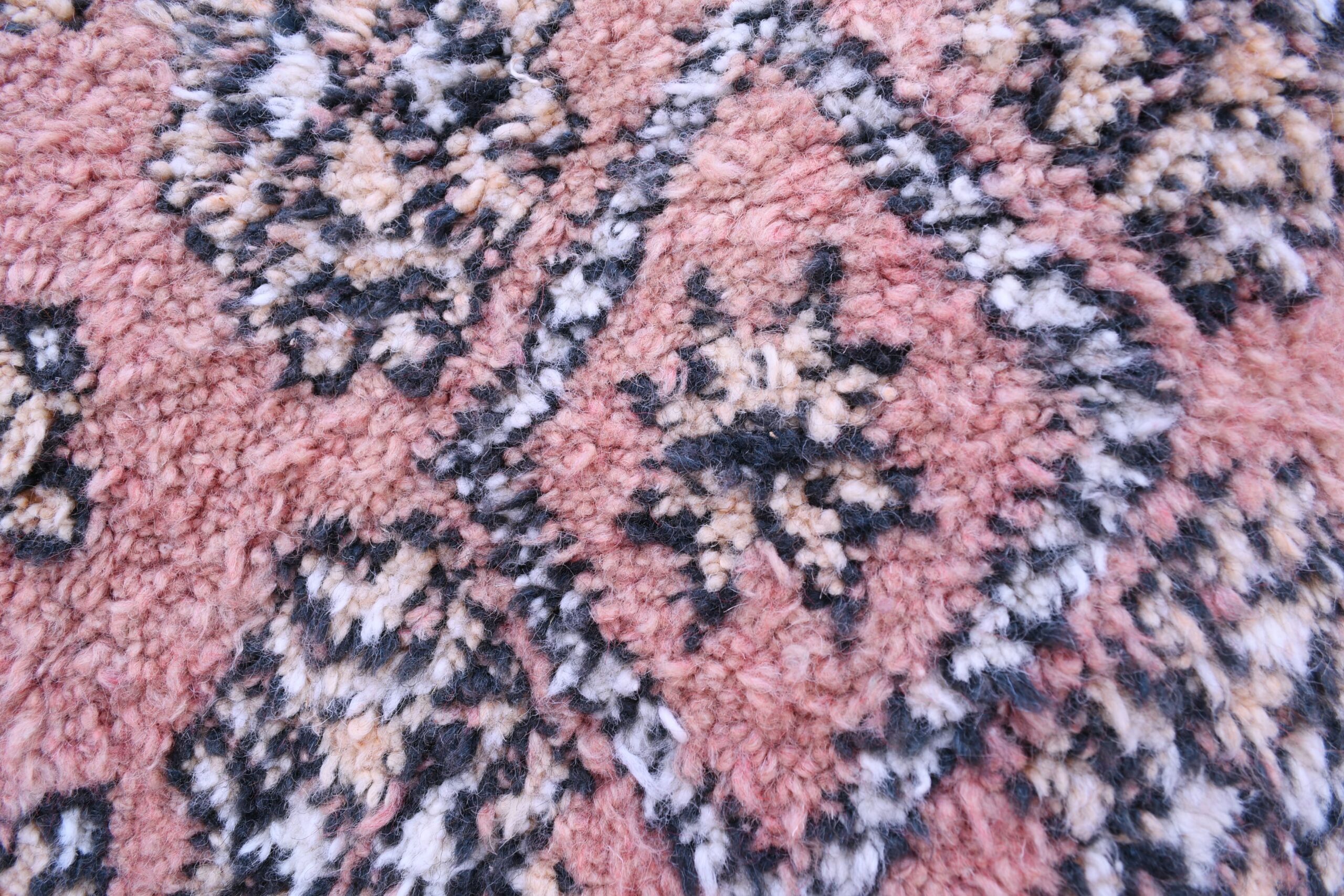 Authentic Moroccan Zemmour Wool Rug - Red, 106x180 cm, Handcrafted Beauty - 画像8