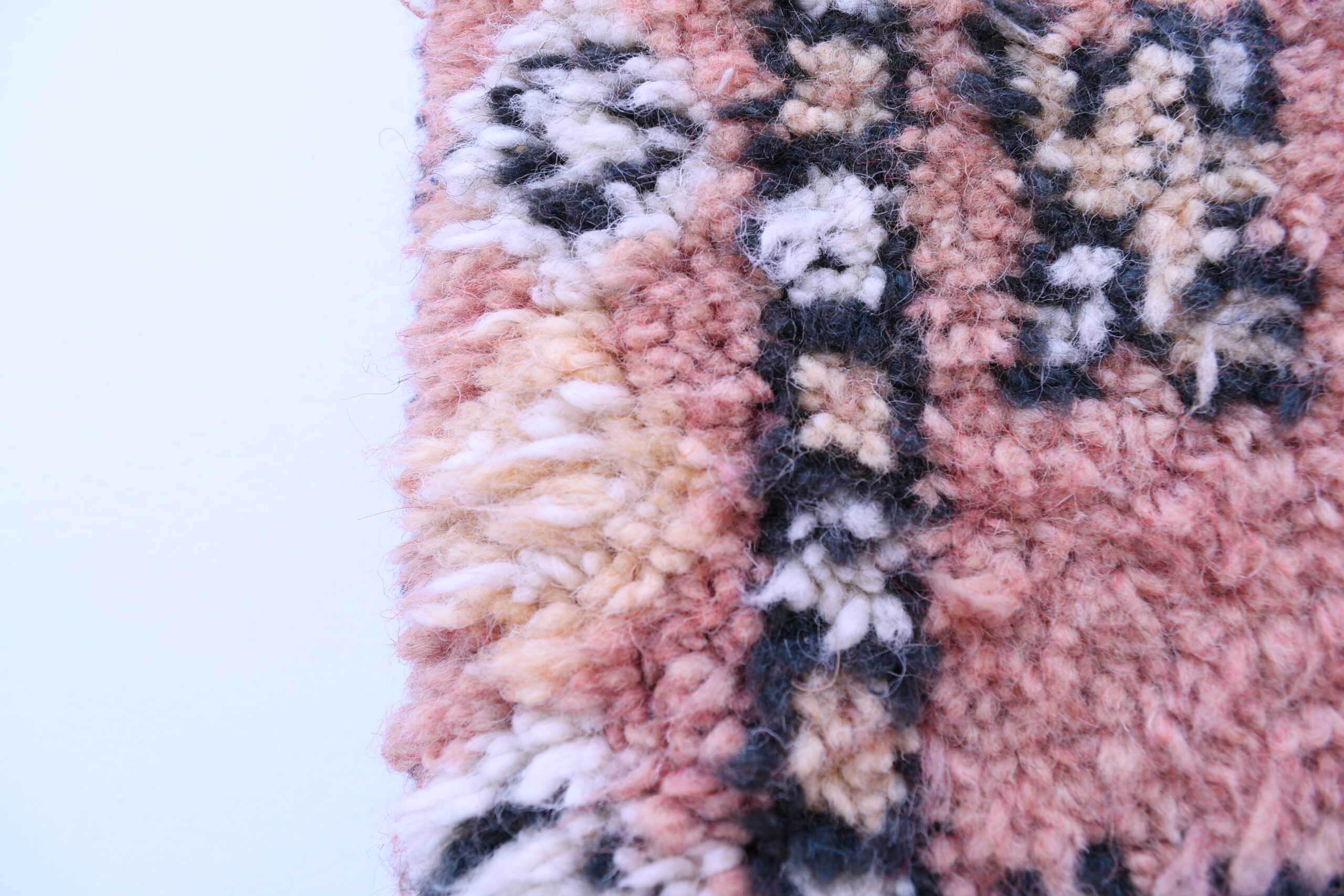 Authentic Moroccan Zemmour Wool Rug - Red, 106x180 cm, Handcrafted Beauty - 画像9