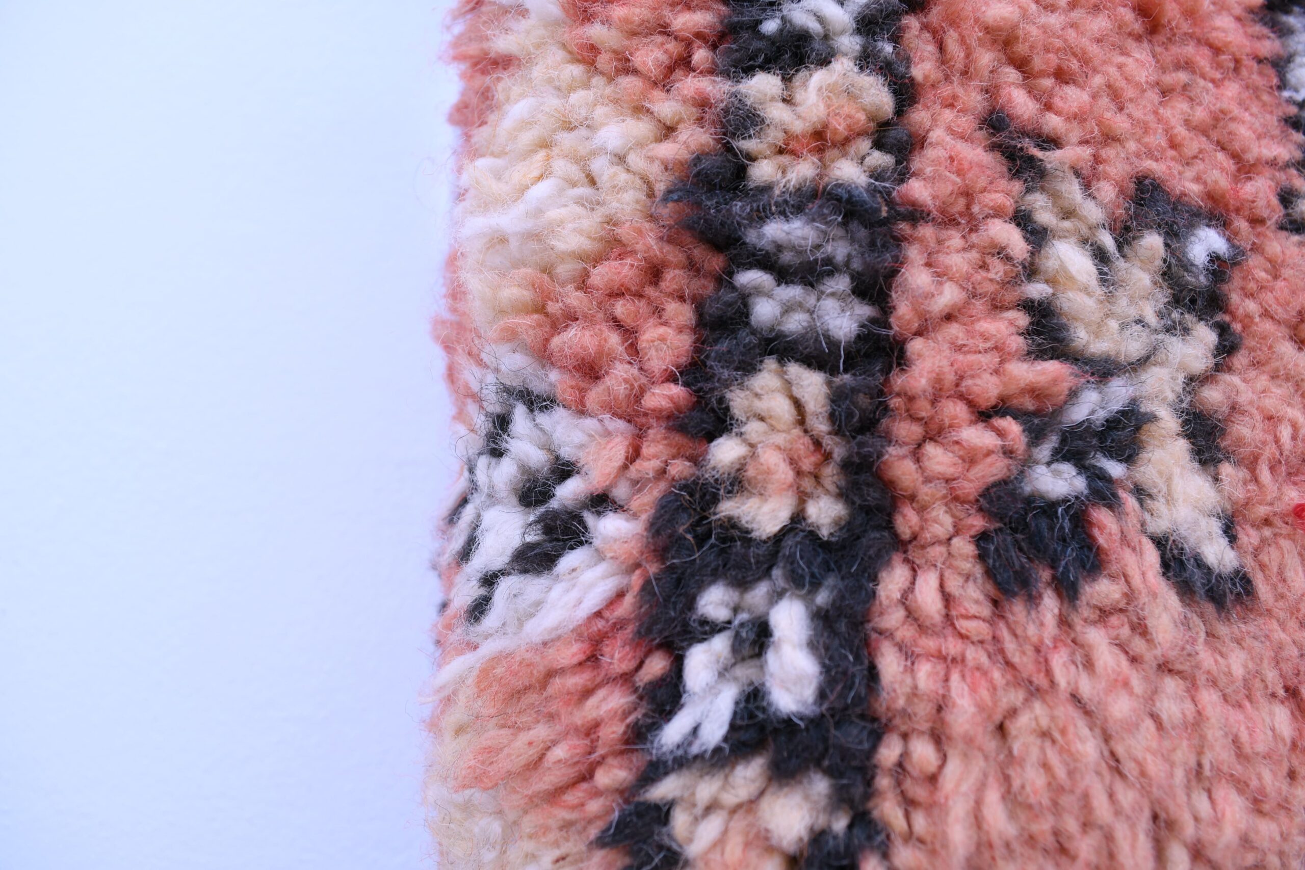 Authentic Moroccan Zemmour Wool Rug - Red, 106x180 cm, Handcrafted Beauty - 画像10