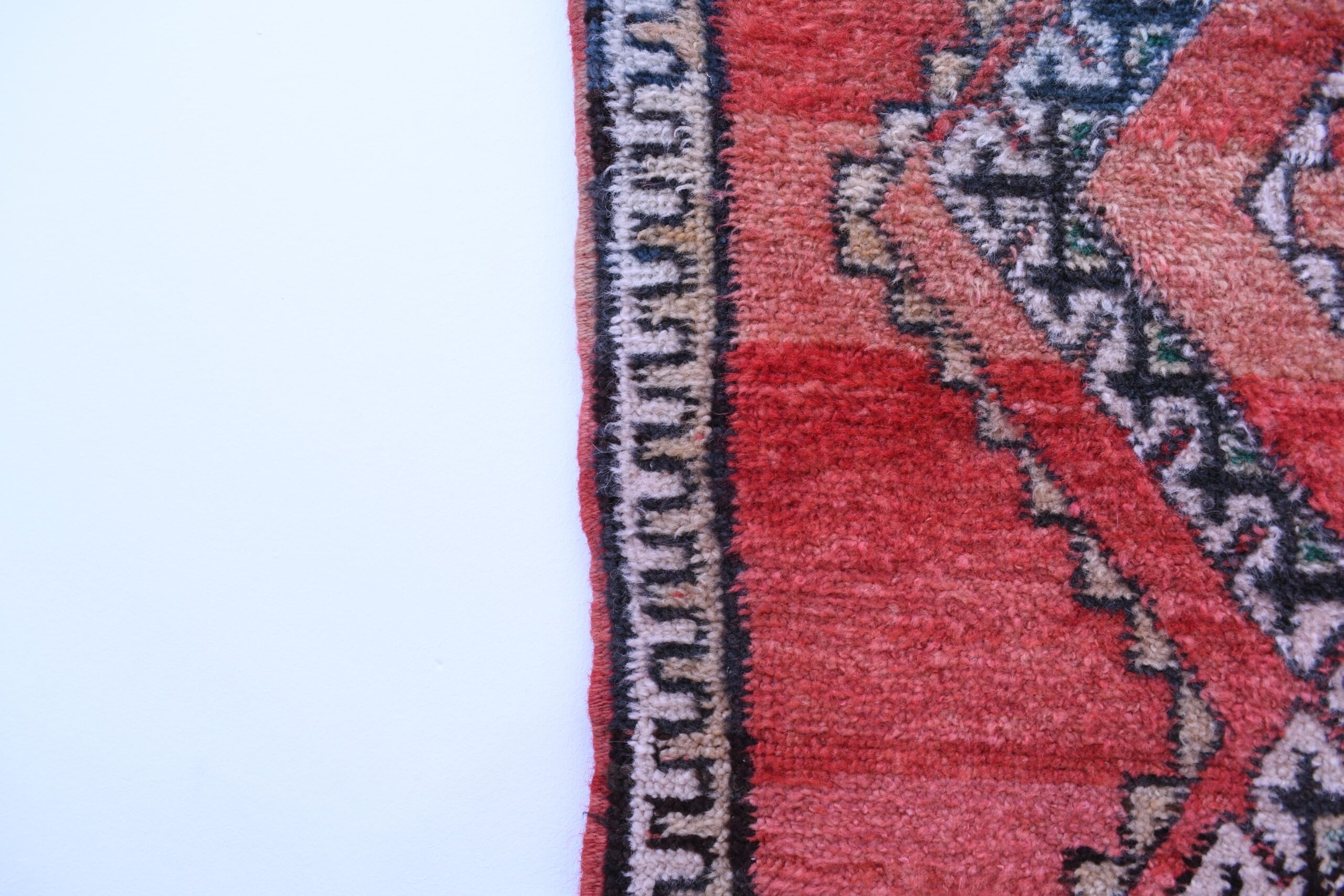 Handmade Red Moroccan Zemmour Wool Rug 131x193 cm - Unique Geometric Design - الصورة 3