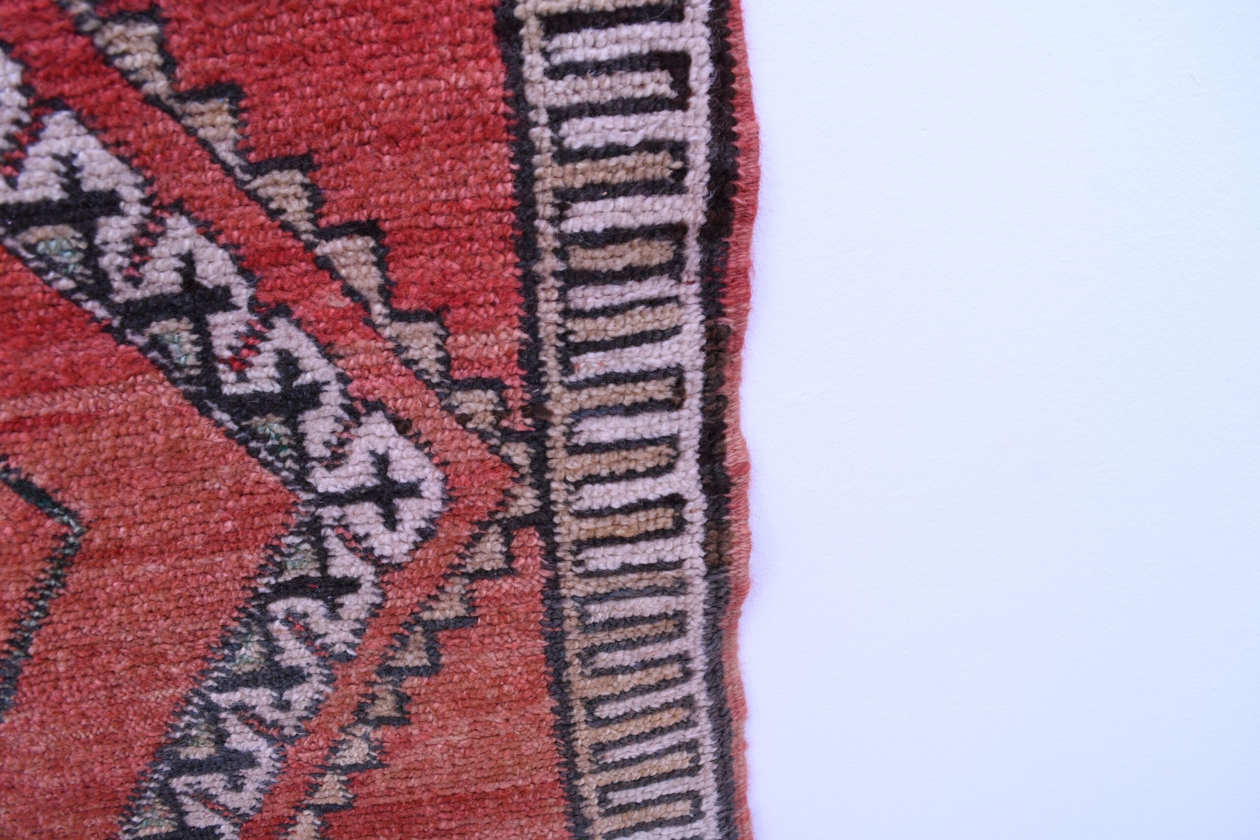 Handmade Red Moroccan Zemmour Wool Rug 131x193 cm - Unique Geometric Design - الصورة 4